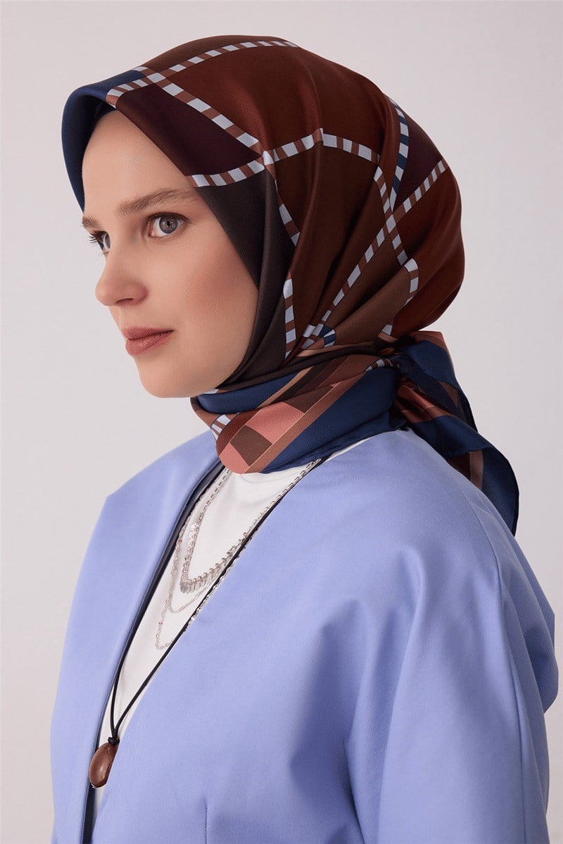 Belli 4419 Simetrik Mozaik Geometrik %100 Twill İpek Eşarp Kızıl Kahve Eşarp BELLI 