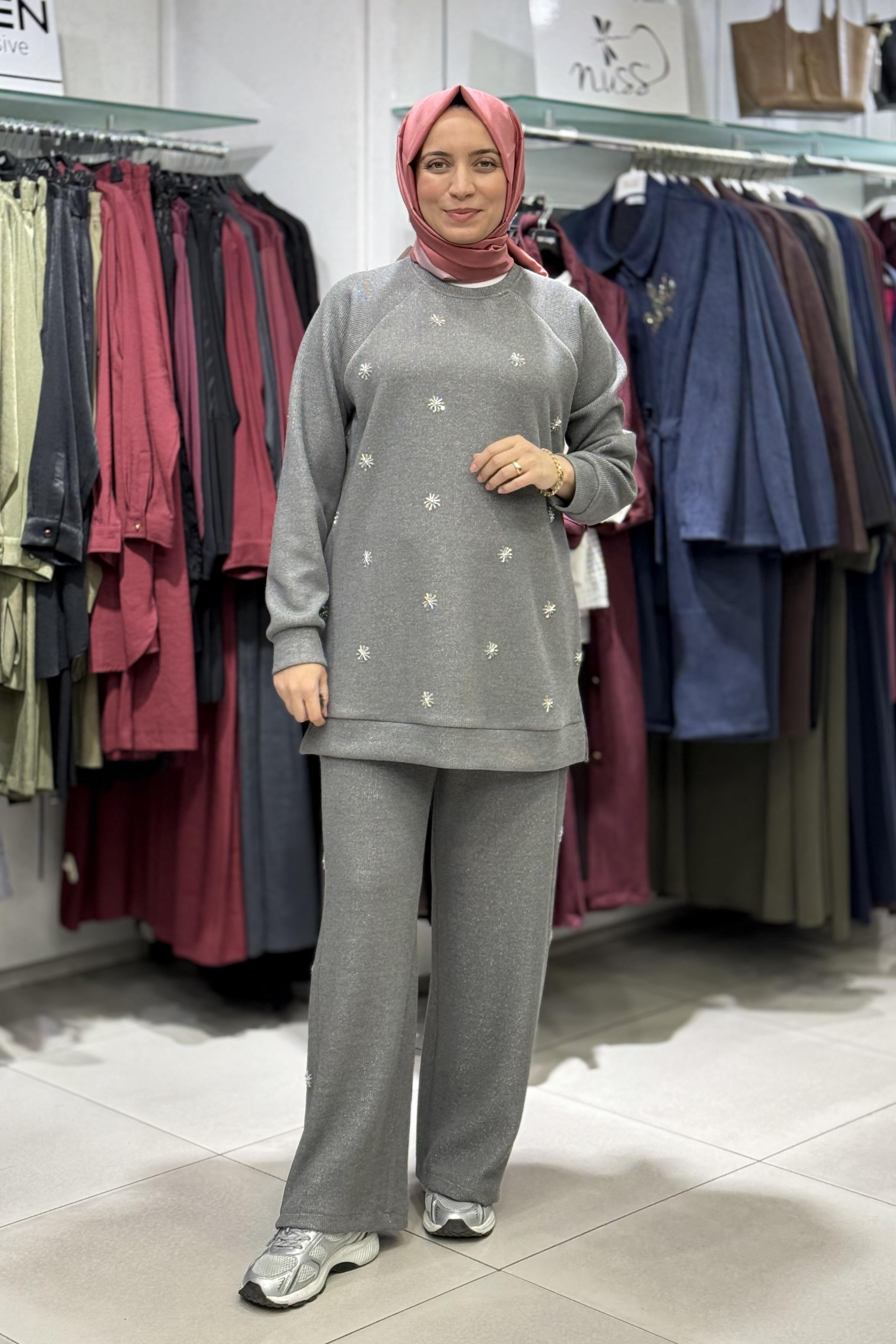 Fuat Gürşen 4357 Büyük B.Çiçek Taş İşlemeli Pantolonlu Takım - Gri