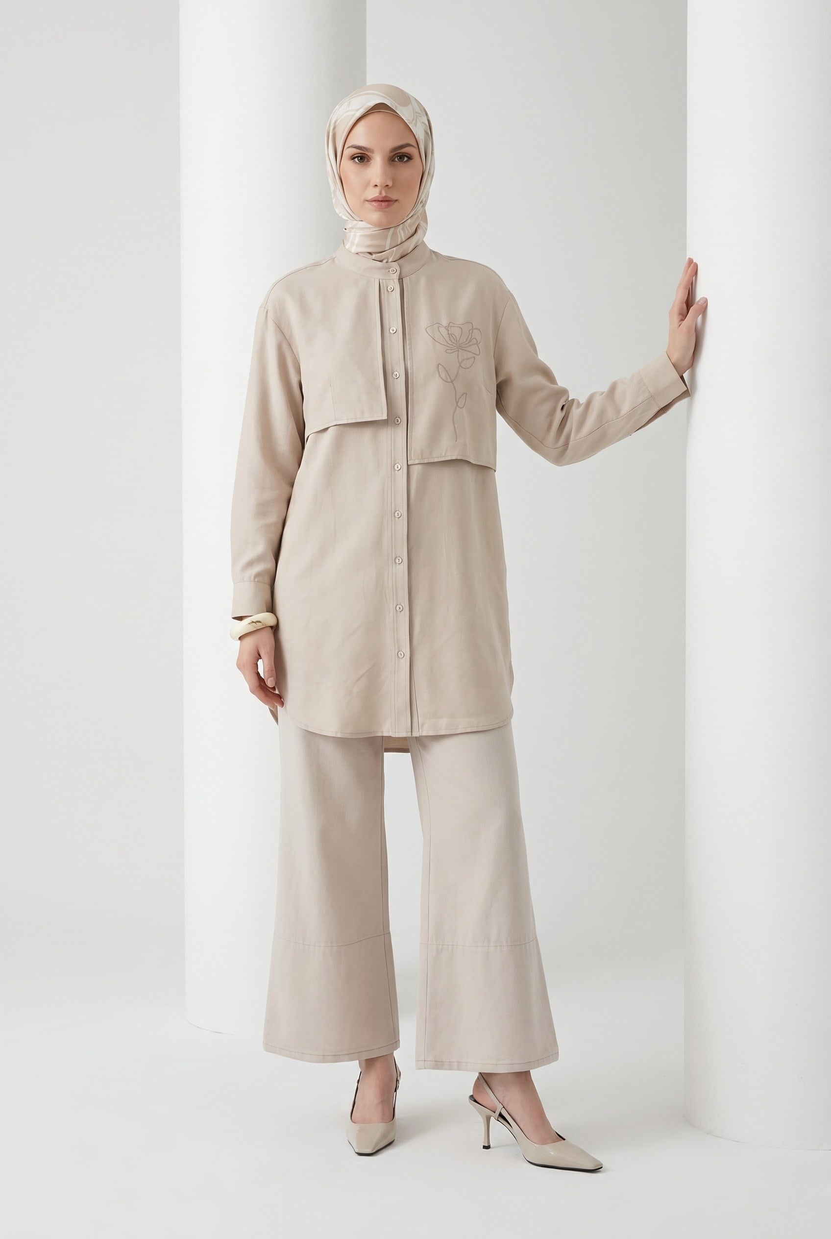 Armine Trend 26YT407 Yaka Zincir İşlemeli Tunik - Taş
