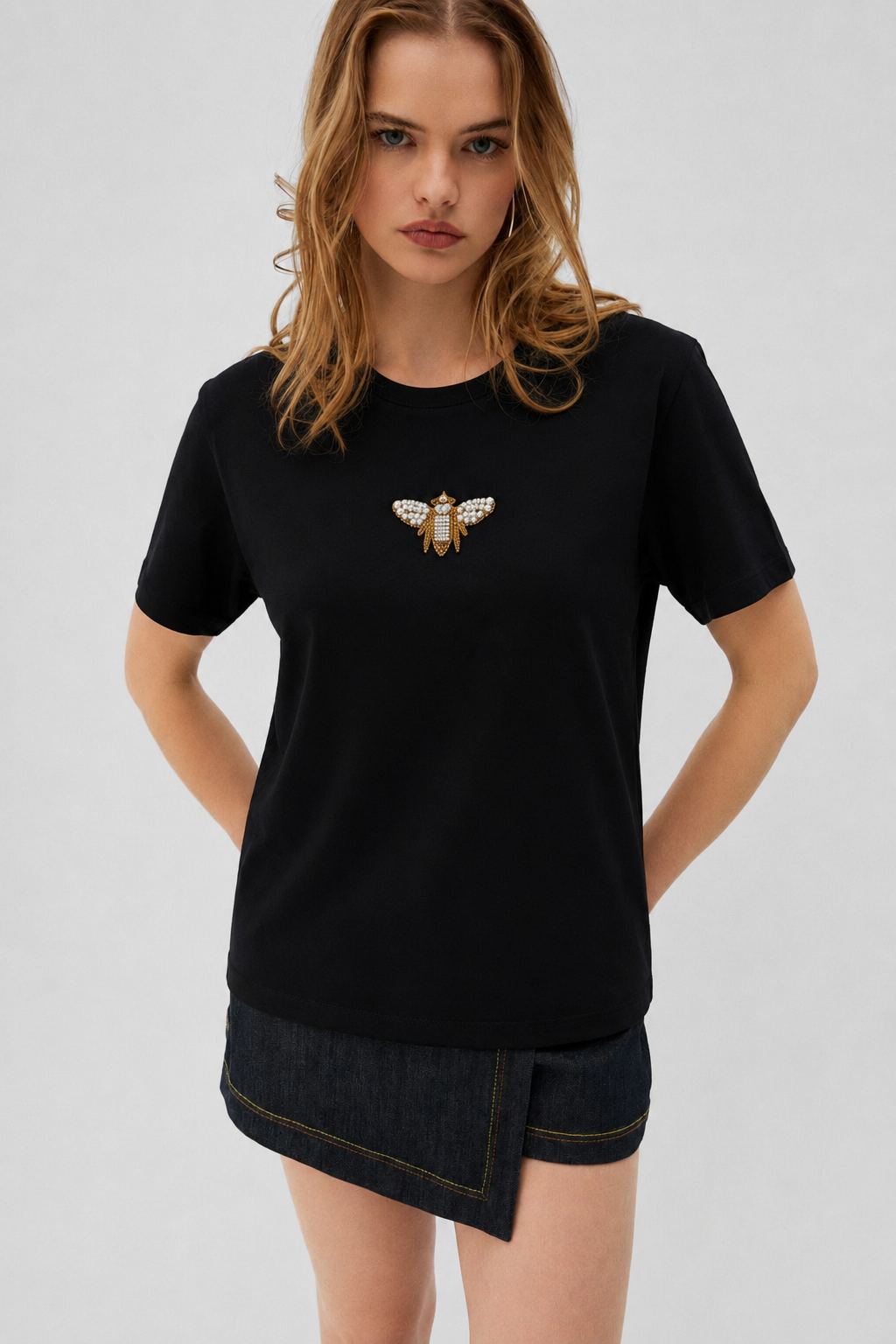 Arı Aksesuarlı Tshirt 4049 - Siyah