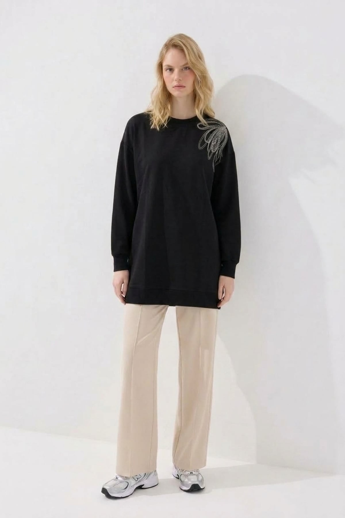 Tek Omuz İşlemeli İnce Sweat Tunik 3494 Siyah Tunik Ekrutex 