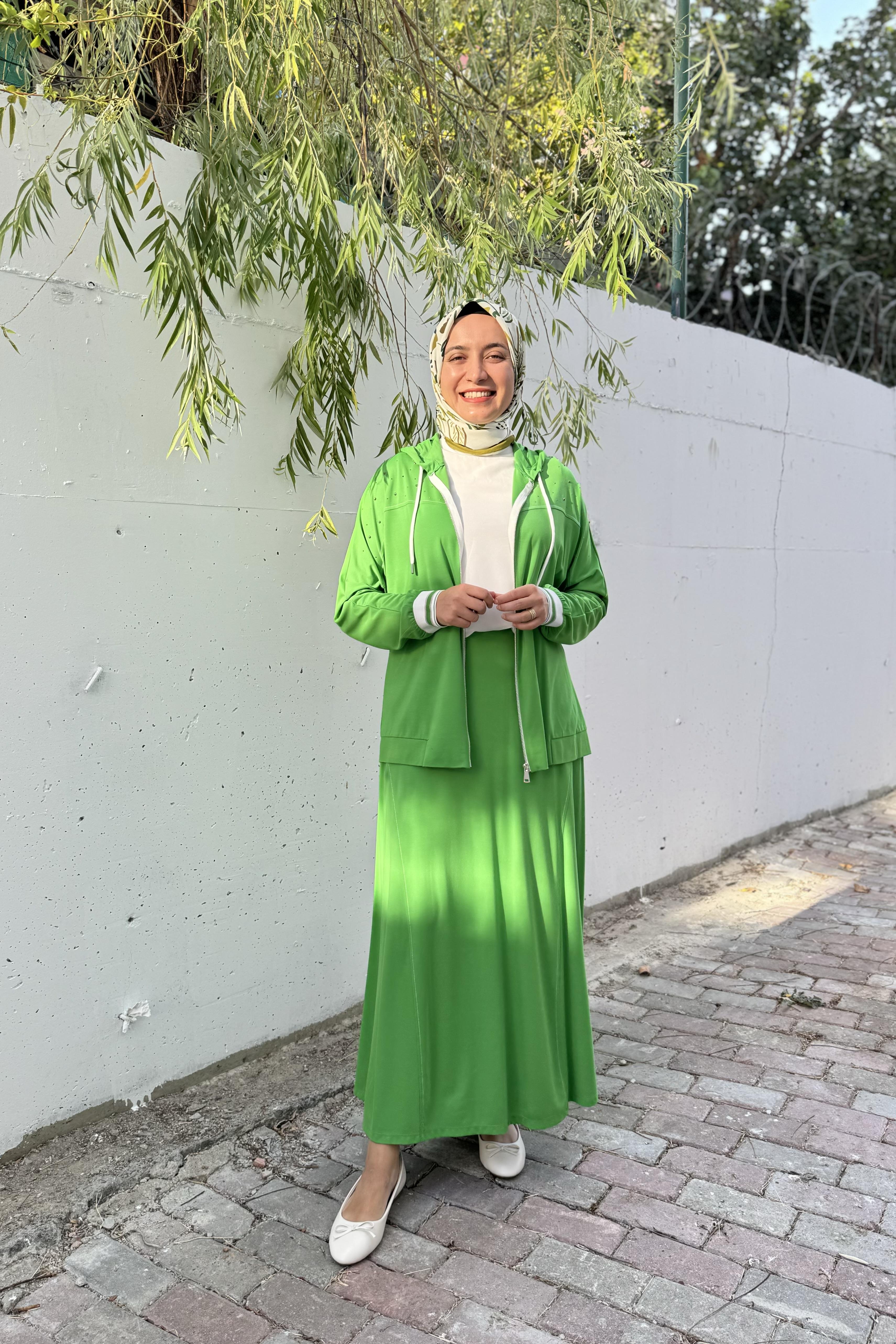 AHİ TRİKO Ahi 5077 Taş İşlemeli Fermuarlı Etekli Takım - Benetton Ahi 5077 Taş İşlemeli Fermuarlı Etekli Takım - Benetton - Bilen Giyim Takım 