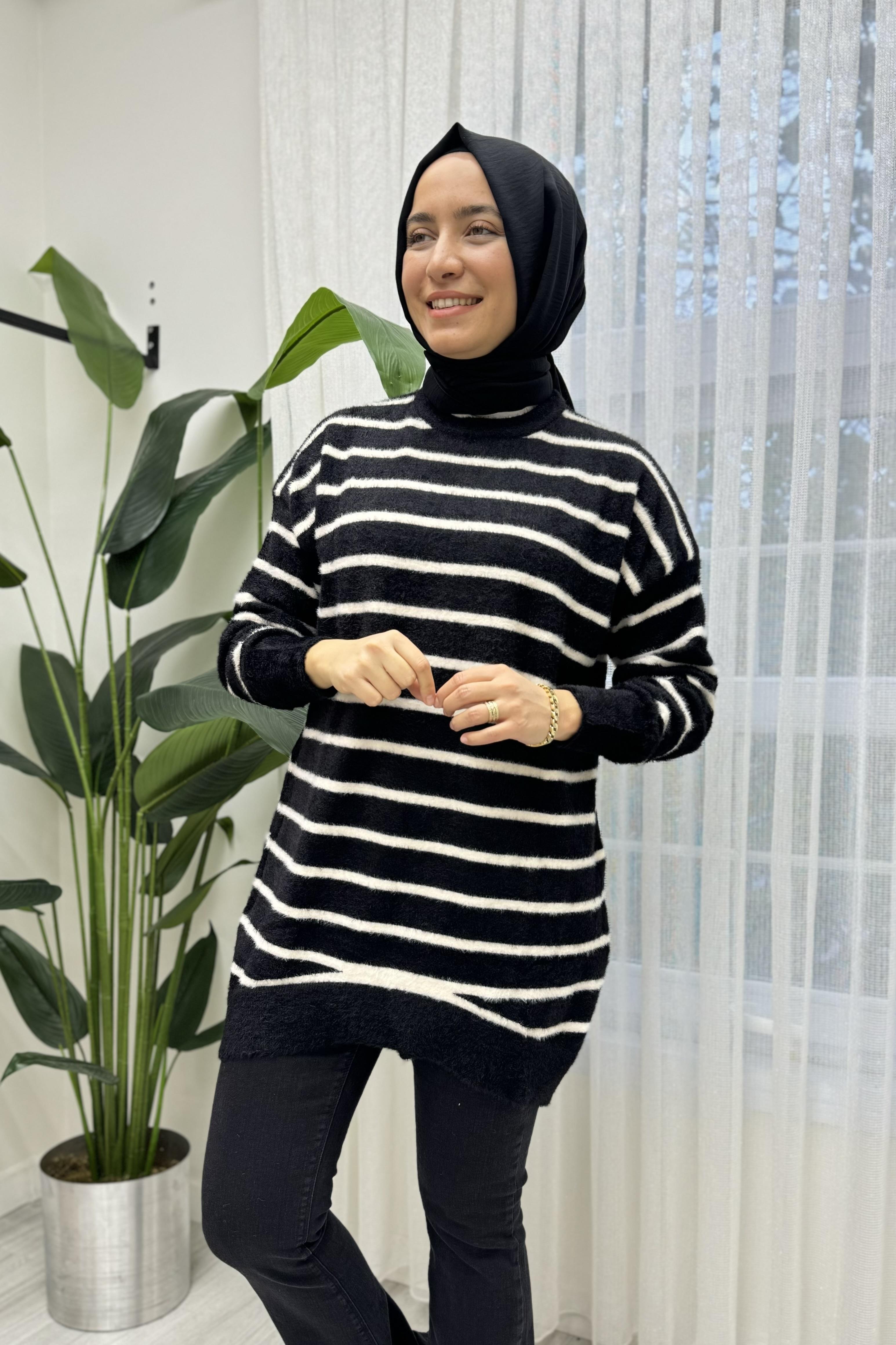 NEFİSE Bisiklet Yaka Çizgili Tunik 14978 - Siyah  Tunik
