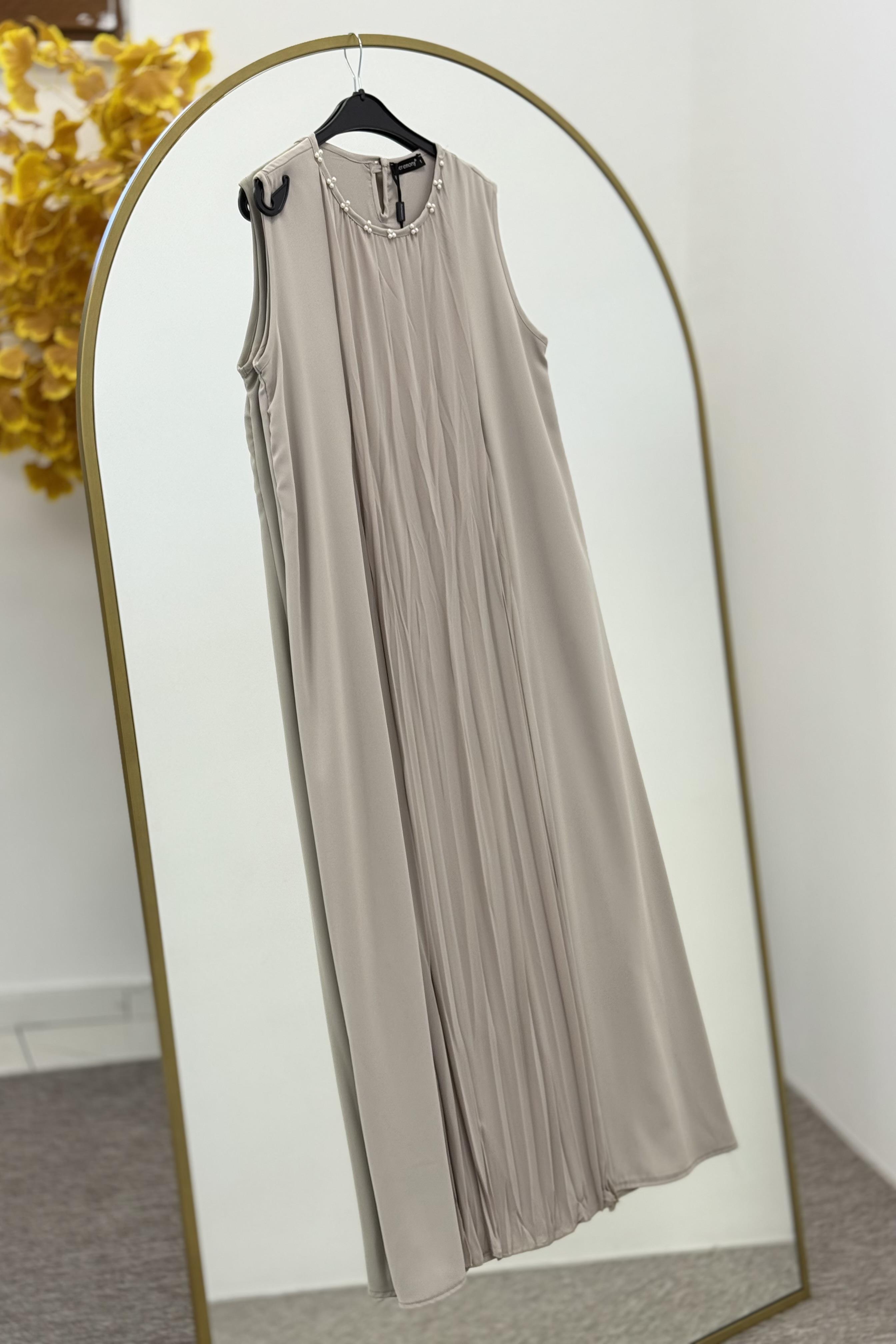 Ceremony S-5708 Yakası İnci Detay Kolsuz Vien Elbise - Taş