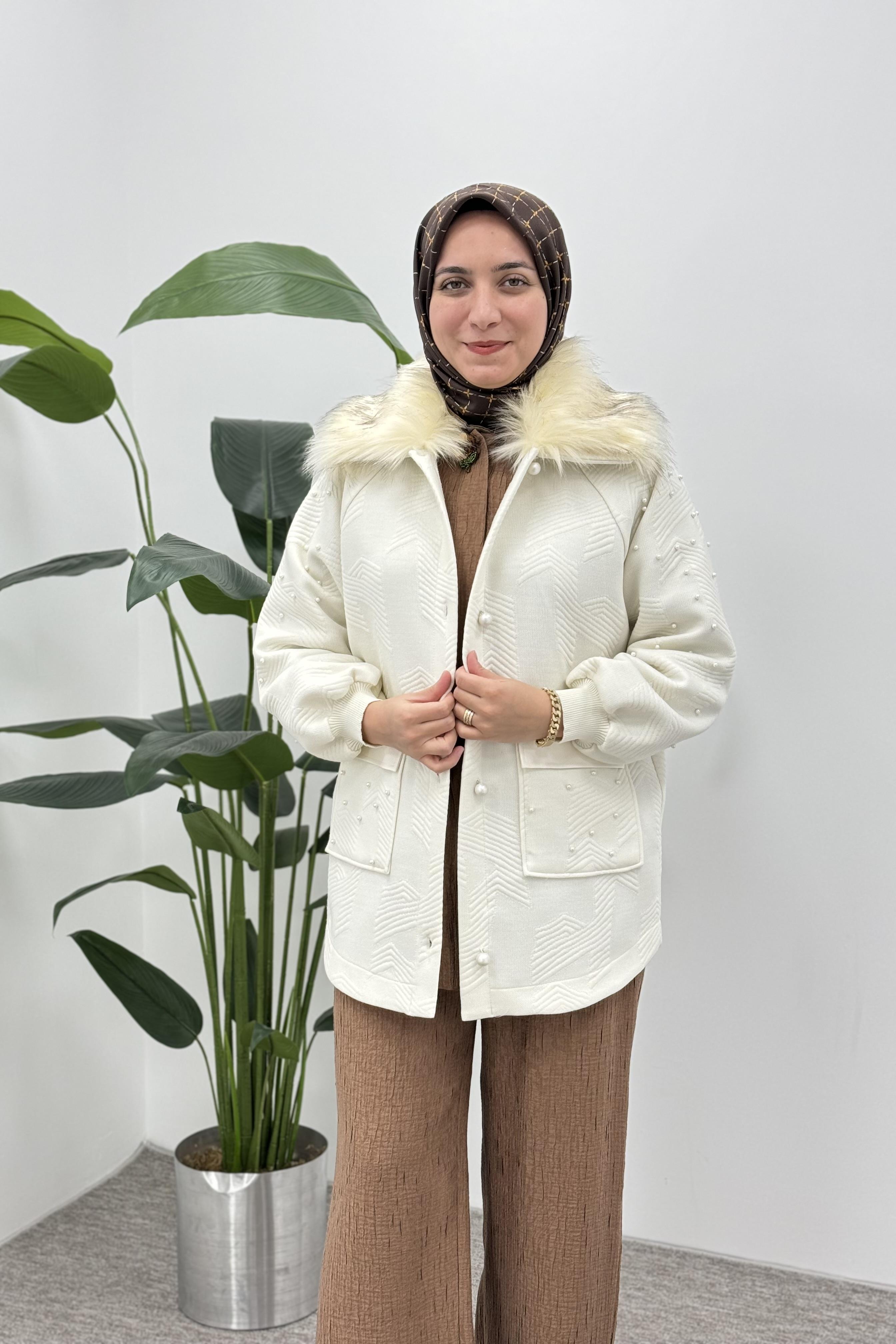 GHİSA Ghisa 6523 İnci İşlemeli Kürklü Kaban - Ekru  Kaban & Mont 