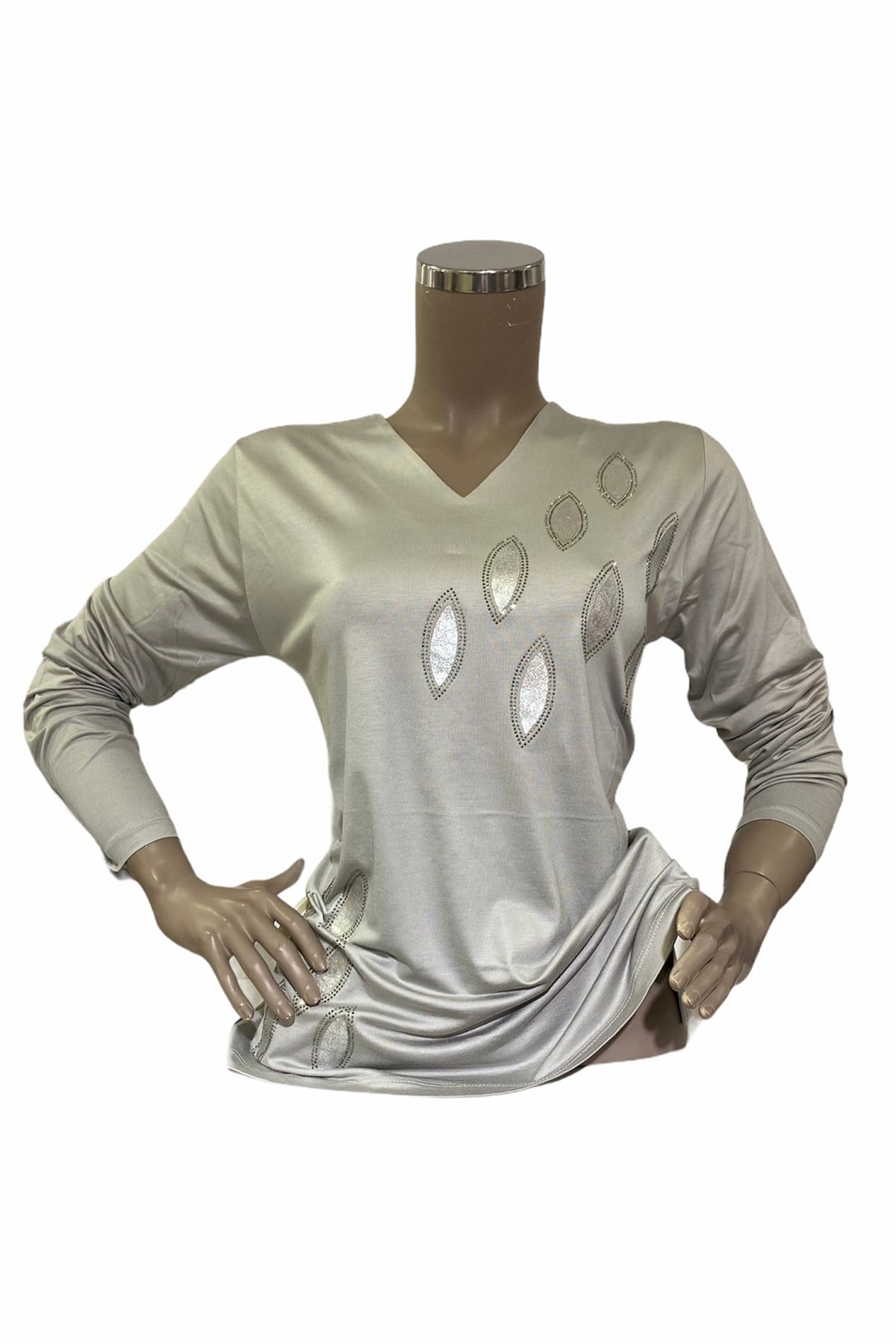 İDEALİdeal 1337 V Yaka Yaprak Taş İşlemeli Anne T-Shirt - Gri