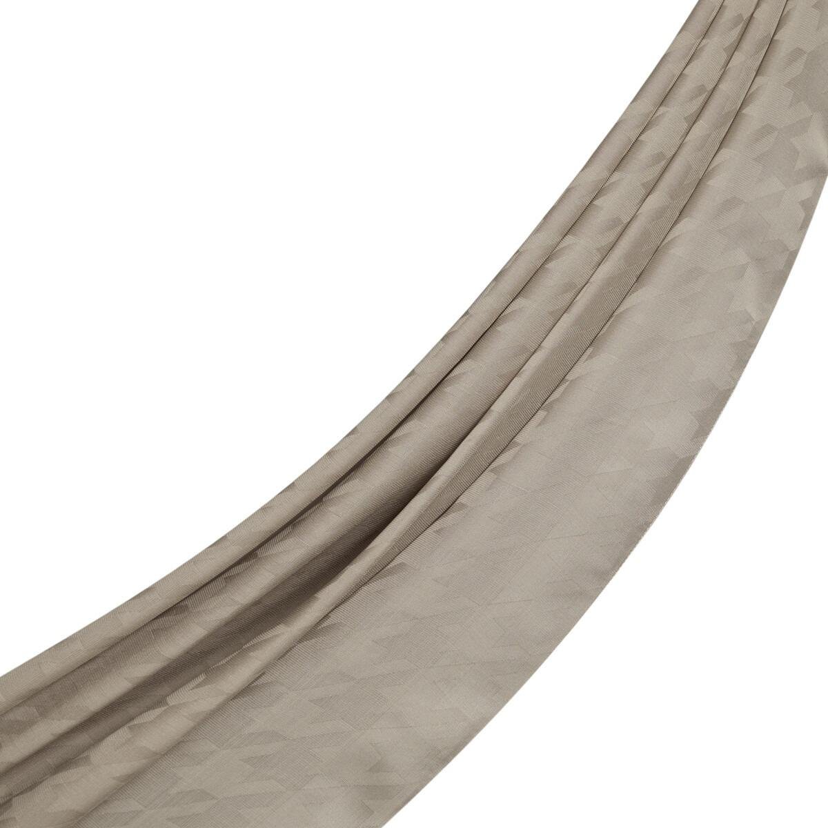İPEKEVİ İpekevi 04390 Dört Mevsim Kazayağı Desenli Monogram Şal - Açık Taş İpekevi 04390 Dört Mevsim Kazayağı Desenli Monogram Şal - Bilen Giyim Şal 