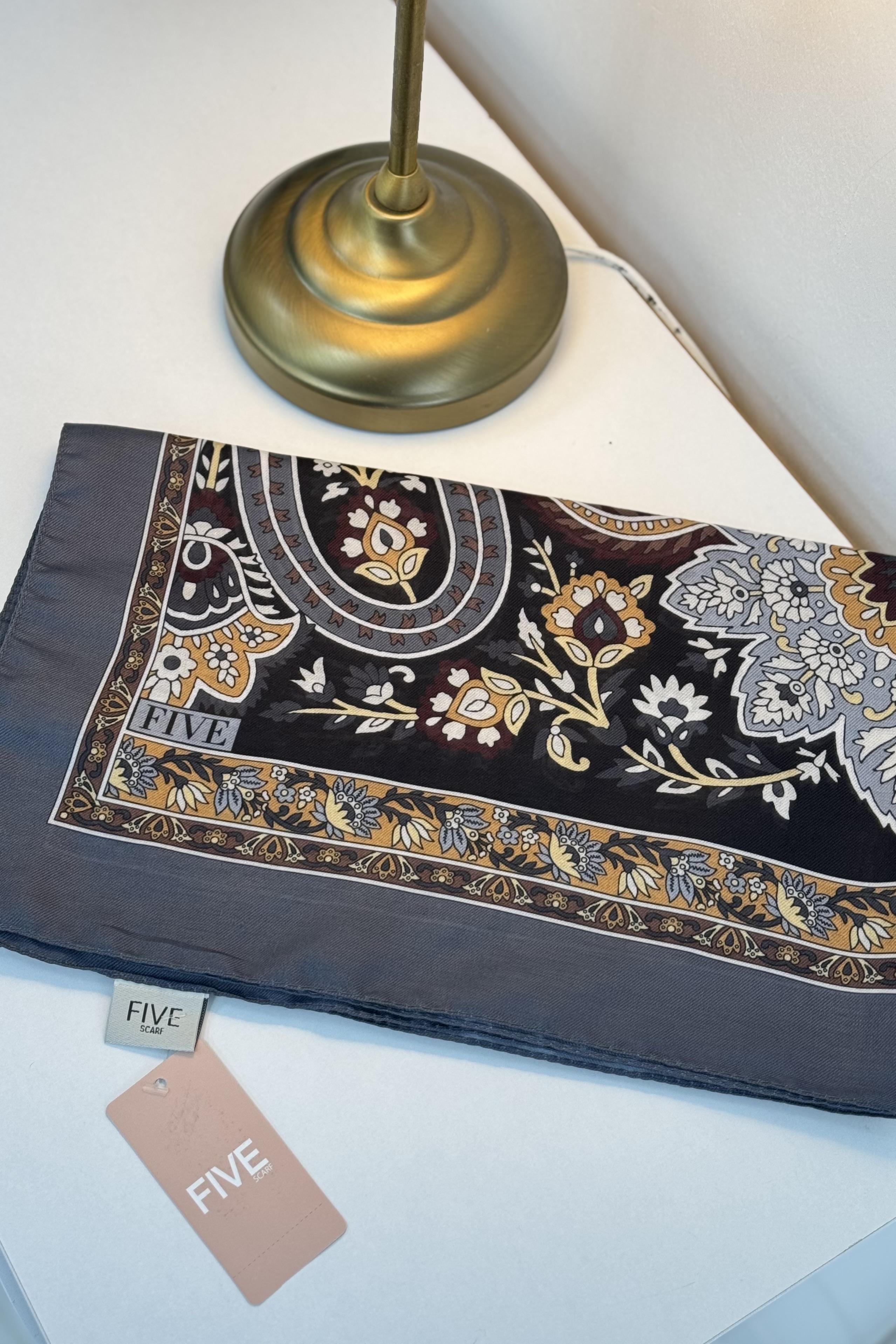 LEVİDOR Levidor 11174 Retro Desenli Şal - Antrasit Levidor 11174 Retro Desenli Şal - Bilen Giyim Şal 