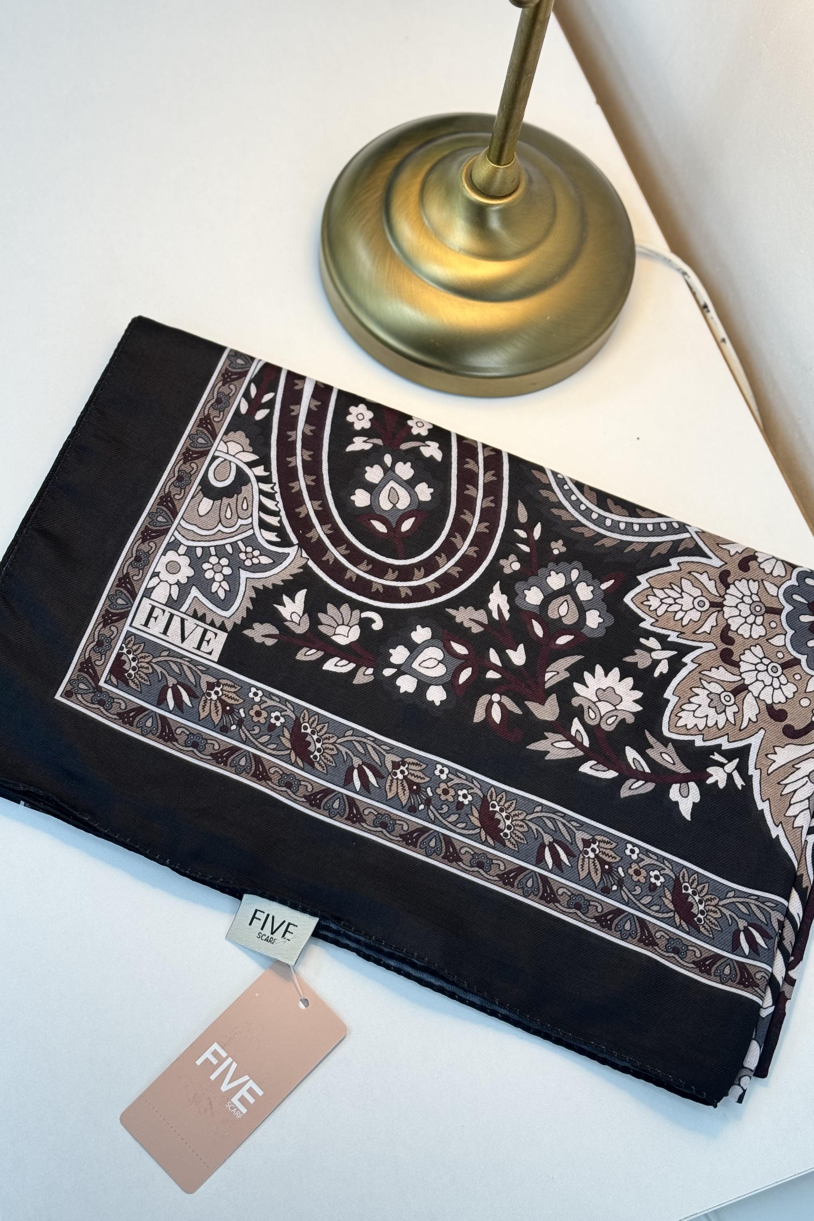 LEVİDOR Levidor 11174 Retro Desenli Şal - Siyah - Kahve Levidor 11174 Retro Desenli Şal - Bilen Giyim Şal 