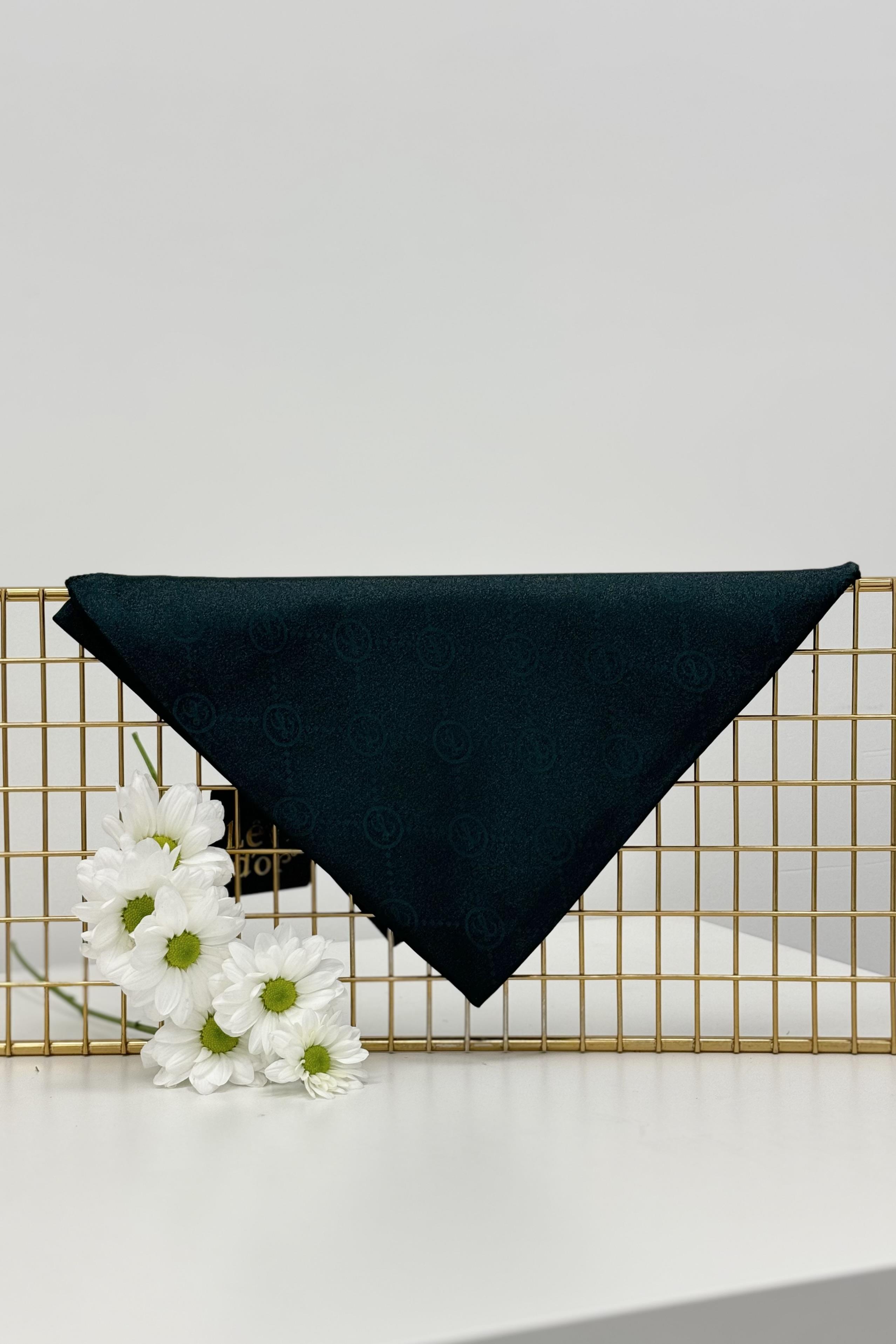LEVİDOR Levidor 18518A L Logosu Jakarlı Kristal Eşarp - Zümrüt Levidor 18518A L Logosu Jakarlı Kristal Eşarp - Zümrüt - Bilen Giyim Eşarp 