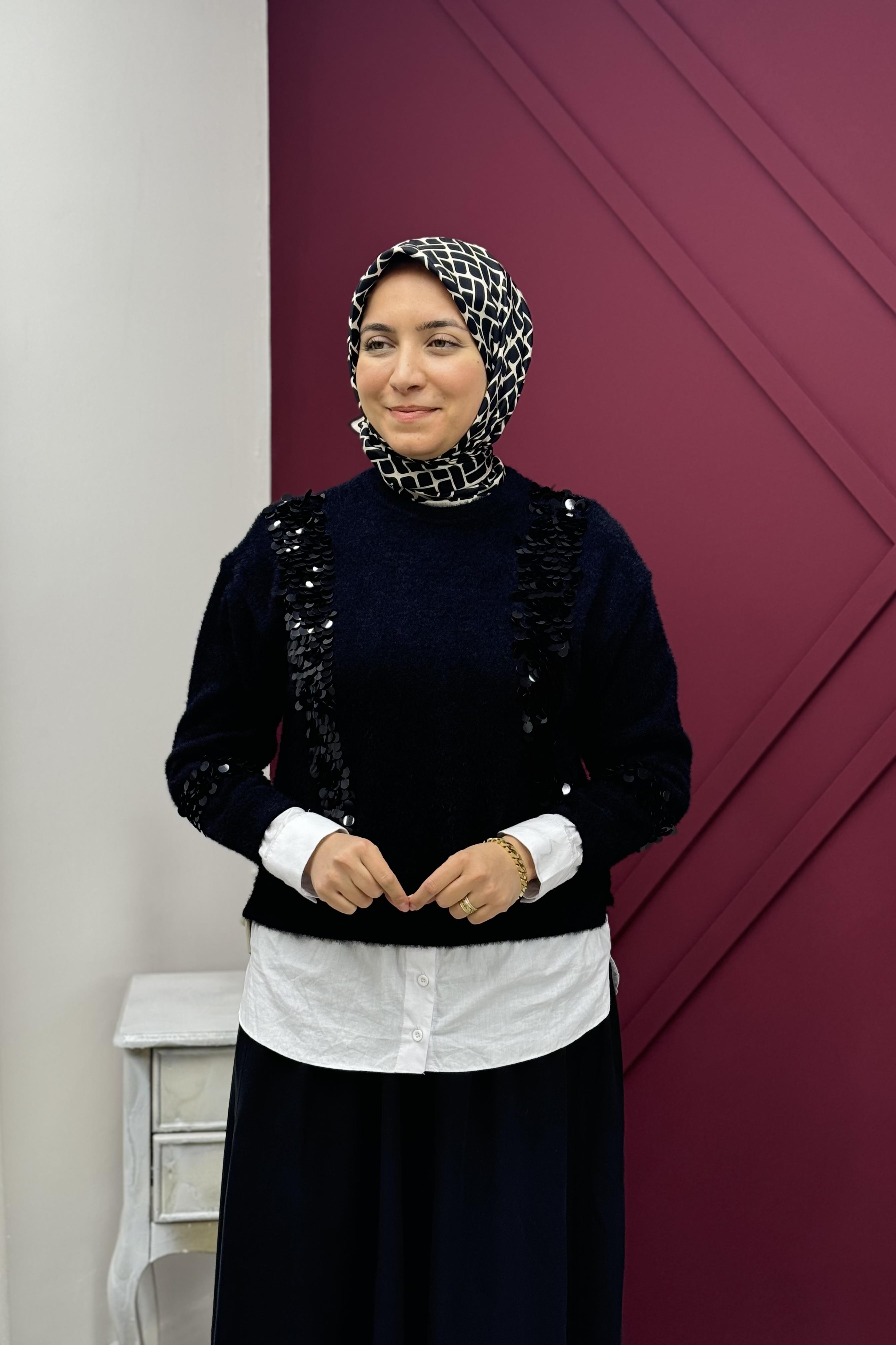 MİSSEMRAMİSS Missemramiss 4653 Pullu Gömlek Garni Angora Tunik - Siyah  Tunik 