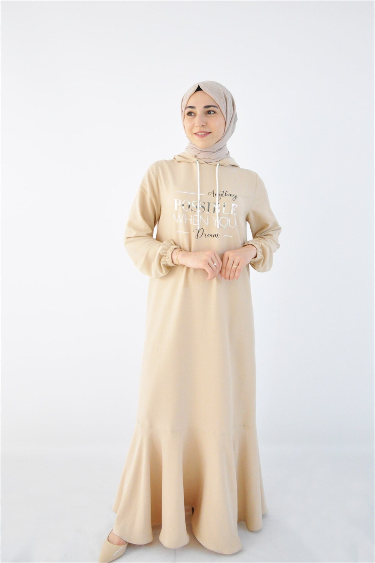 MOODBASİC Moodbasic Mb06.110 Volanlı Kapüşonlu Yazılı Elbise - Bej MOODBASİC Moodbasic Mb06.110 Volanlı Kapüşonlu Yazılı Elbise - Bej Elbise   Elbise