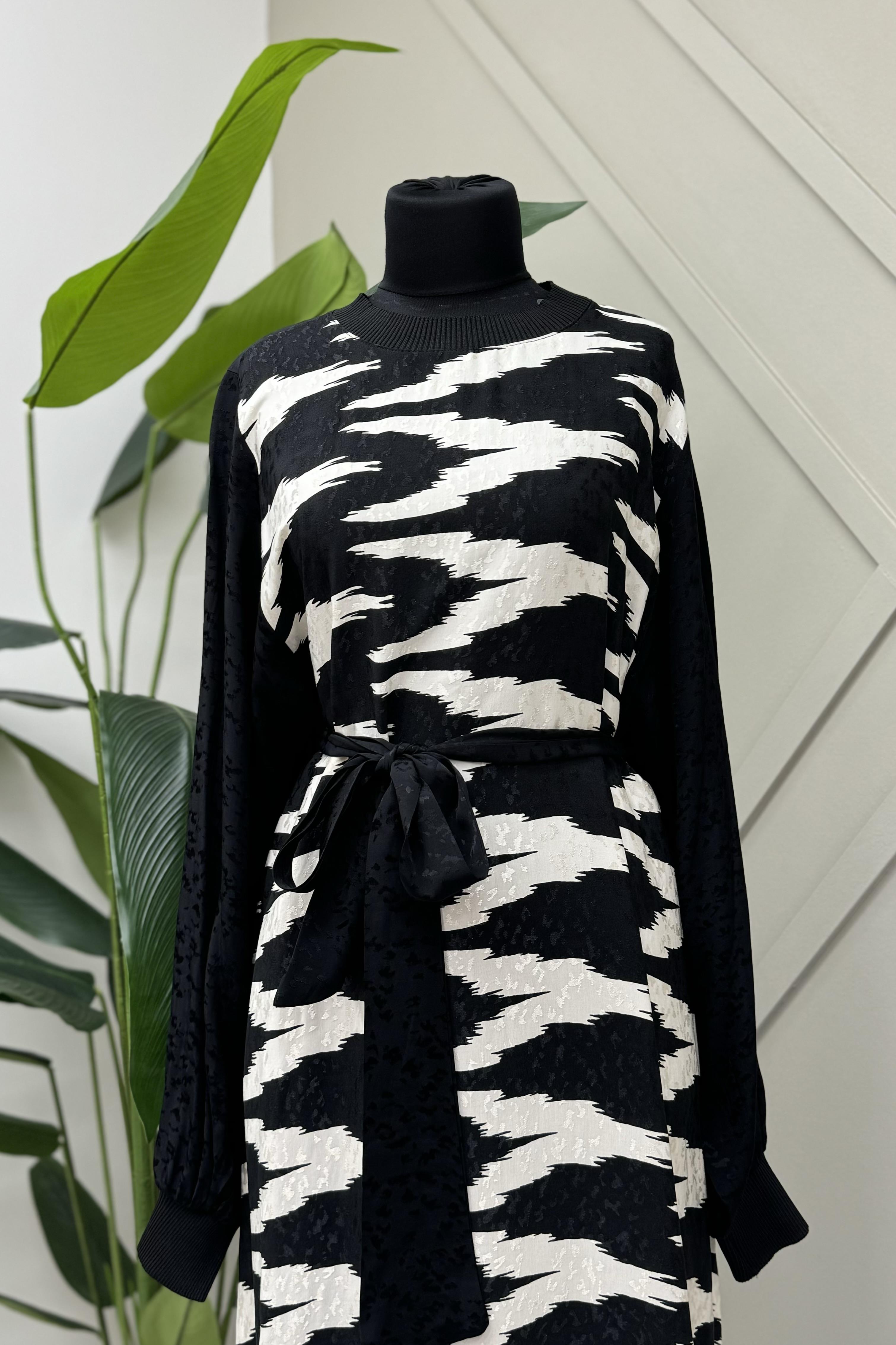 ETRUCCİ Renk Kombineli Jakar Elbise 4128 - Siyah Renk Kombineli Jakar Elbise 4128 - Siyah - Bilen Giyim  Abiye Grubu 