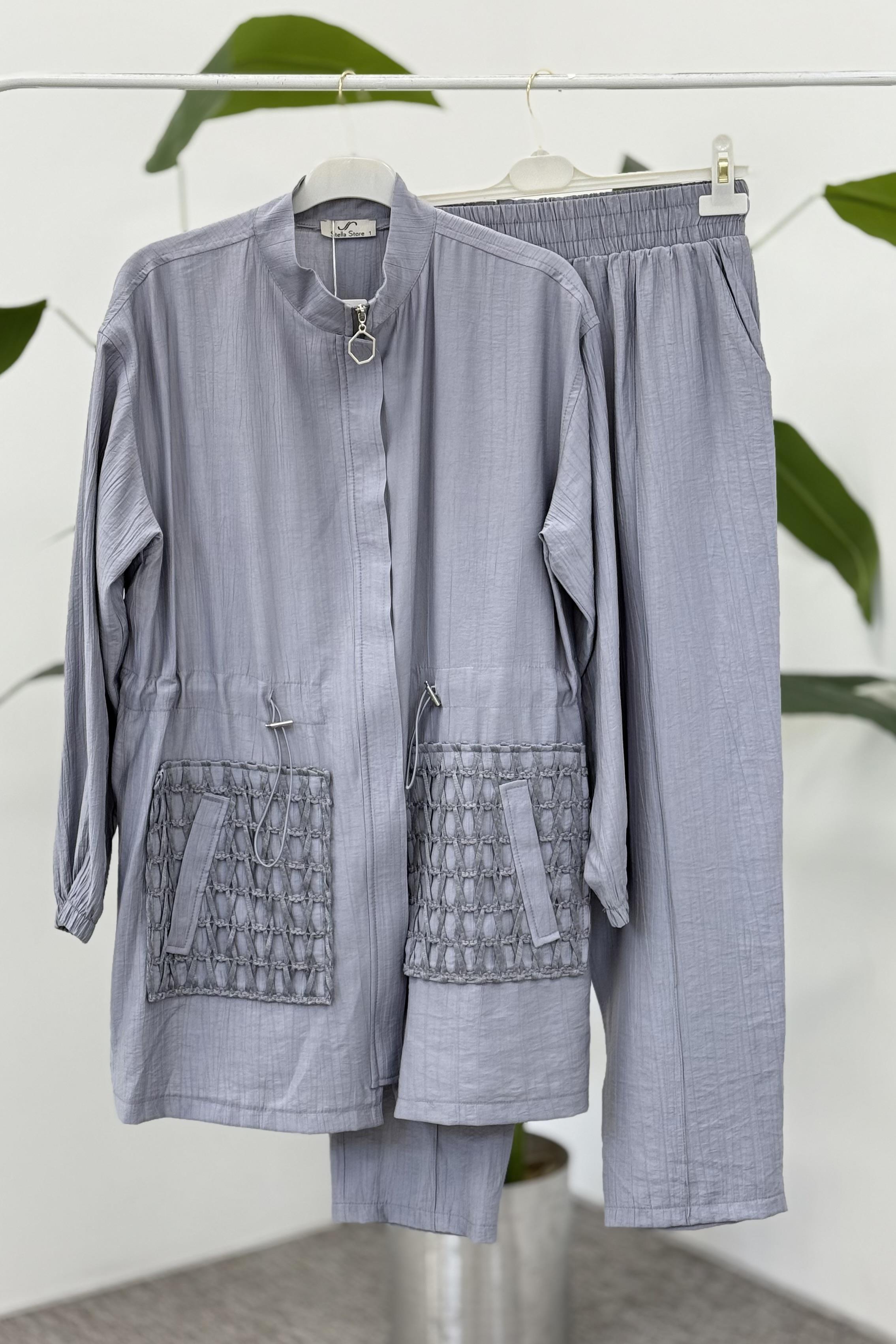STELLA STORE Sahte Kafes Cep Detaylı Bel Büzgülü Pantolonlu Takım 1272 - Gri Sahte Kafes Cep Detaylı Bel Büzgülü Pantolonlu Takım 1272 - Bilen Giyim Takım 