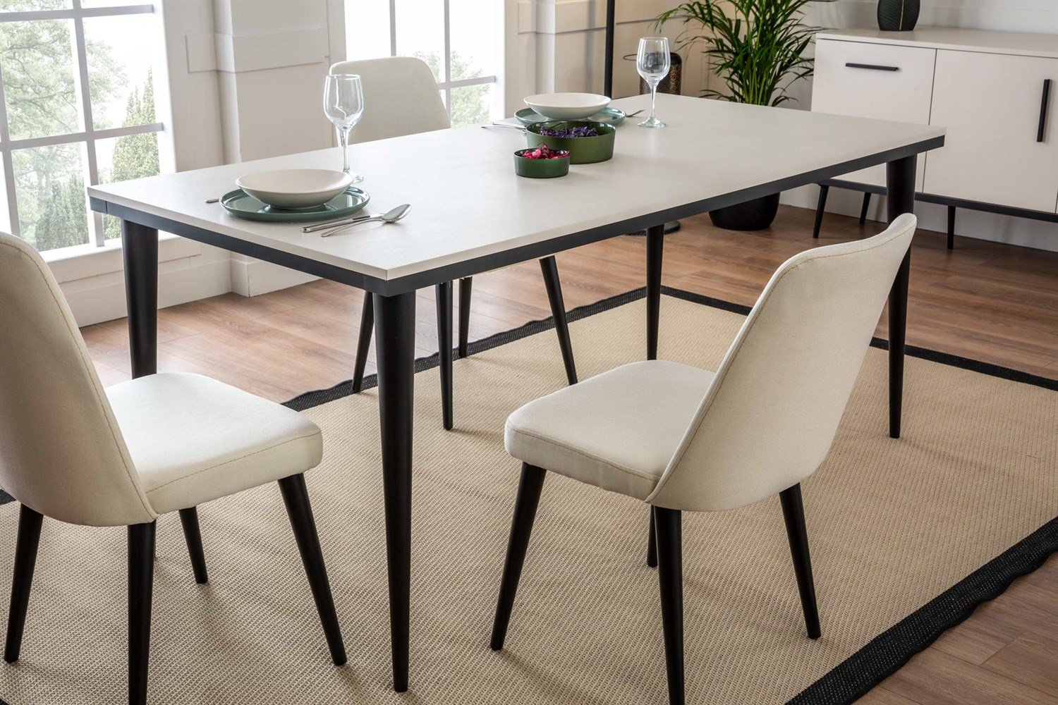 Dekorbizden Laris Yemek Masası