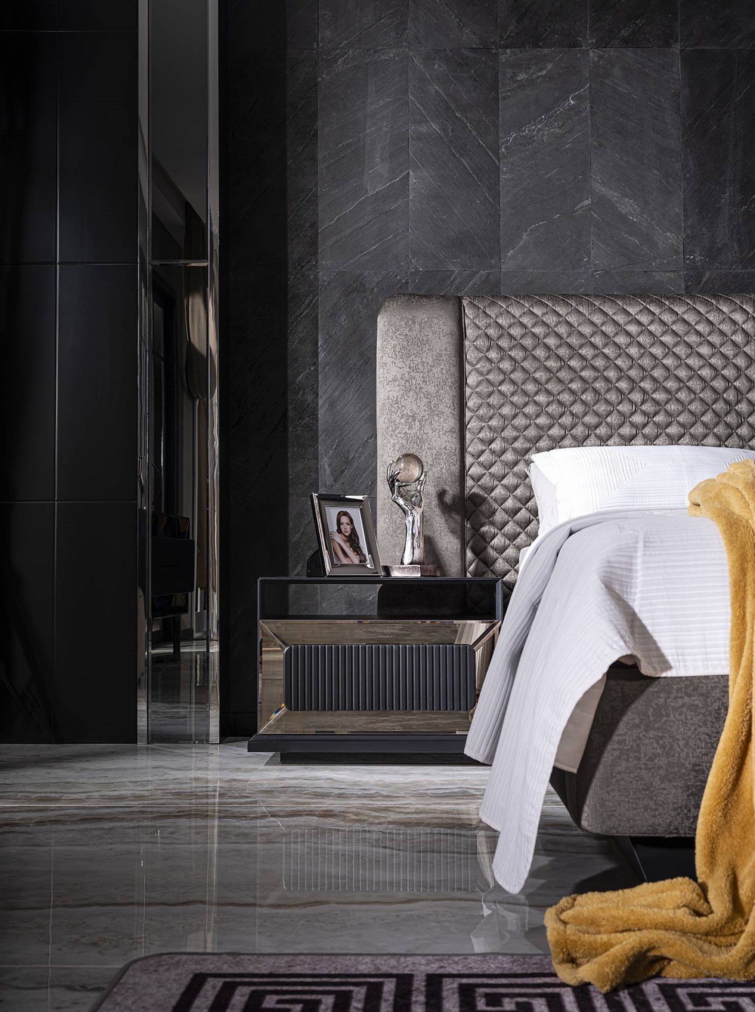 Dekorbizden Lion Yatak Odası Komodin