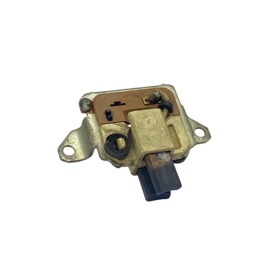 BOSCH ALTERNATÖR KÖMÜR YUVASI (TEK FİŞLİ) (KONJEKTÖRSÜZ) MAN EM
