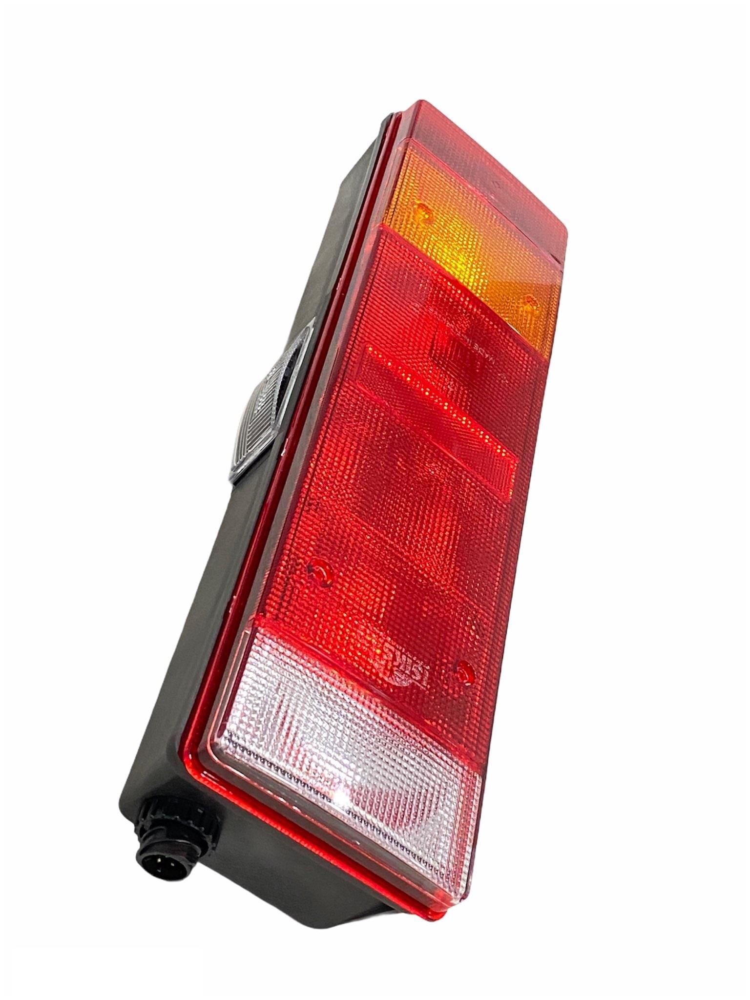 STOP LAMBASI 7-FONKSİYONLU (YANDAN SOKETLI) PLAKALI SOL