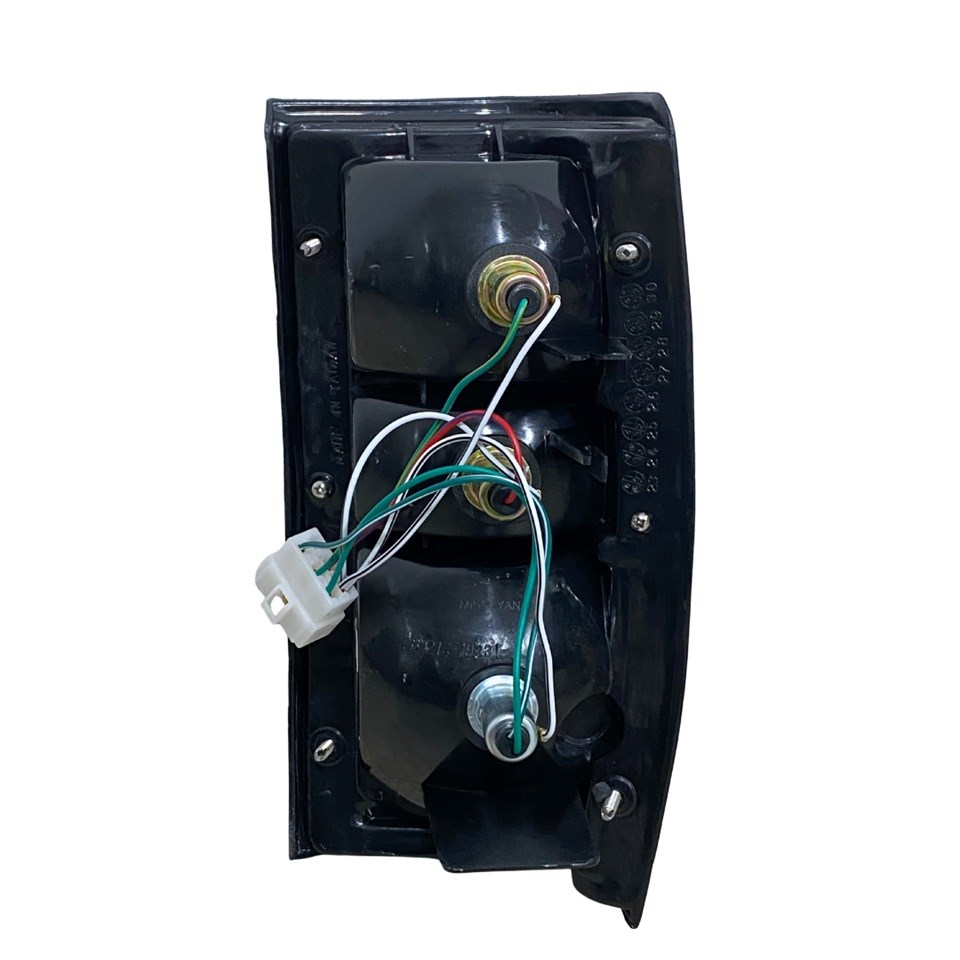 DEPO STOP LAMBASI SİYAH (DUYLU) MITSUBISHI L200 (1986-1996) SOL