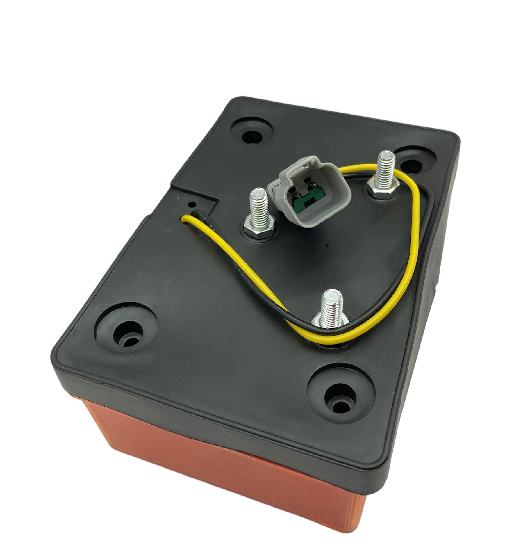 SİNYAL LAMBASI (KABLOLU SOKETLİ) (160*50 MM) CATERPILLAR 938 İŞ MAKİNESİ
