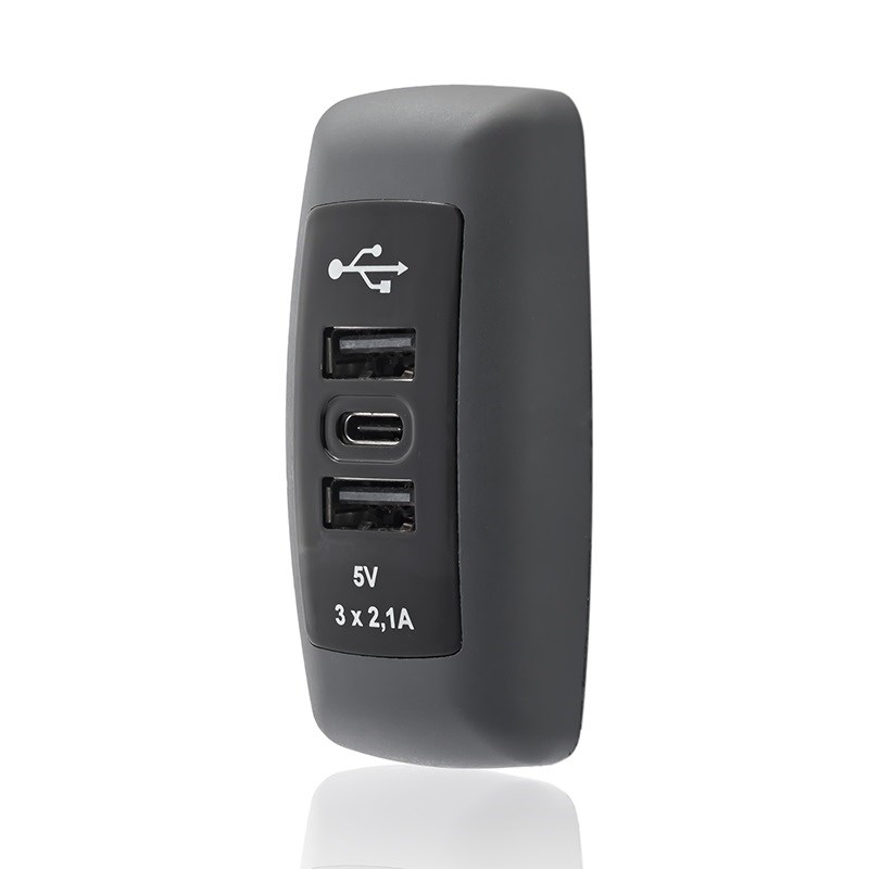 SANEL 12V-24V TELEFON ŞARJ CİHAZI (USB X 2+TYPE-C) (2.1A X 3) (MAVİ LED IŞIK)