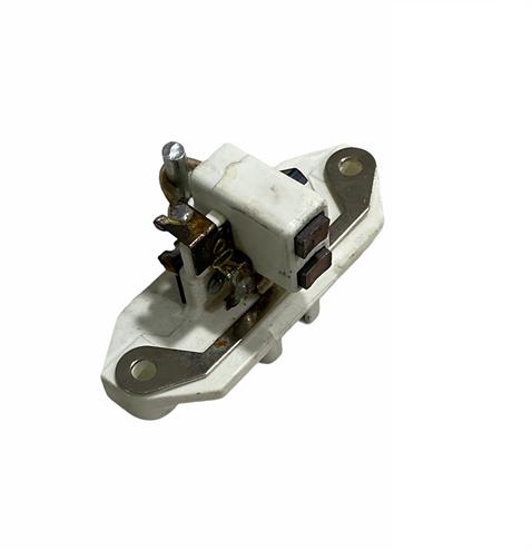 ALTERNATÖR KÖMÜR YUVASI BOSCH TİPİ (3 FİŞ) (KONJEKTÖRSÜZ) EM