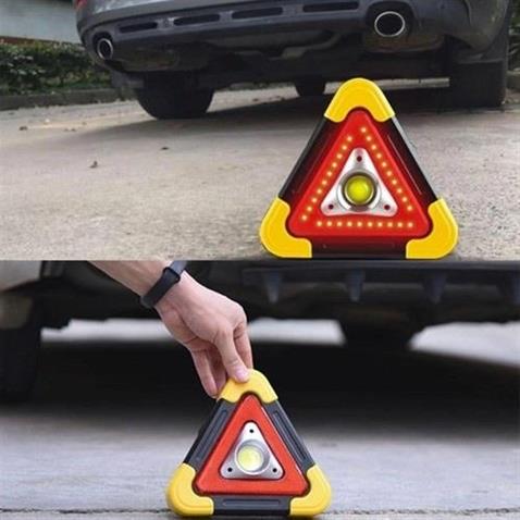 ÜÇGEN REFLEKTÖR-EL FENERİ LEDLİ (ŞARJLI-GÜNEŞ ENERJİLİ-USB ÇIKIŞLI) (190*190 MM)