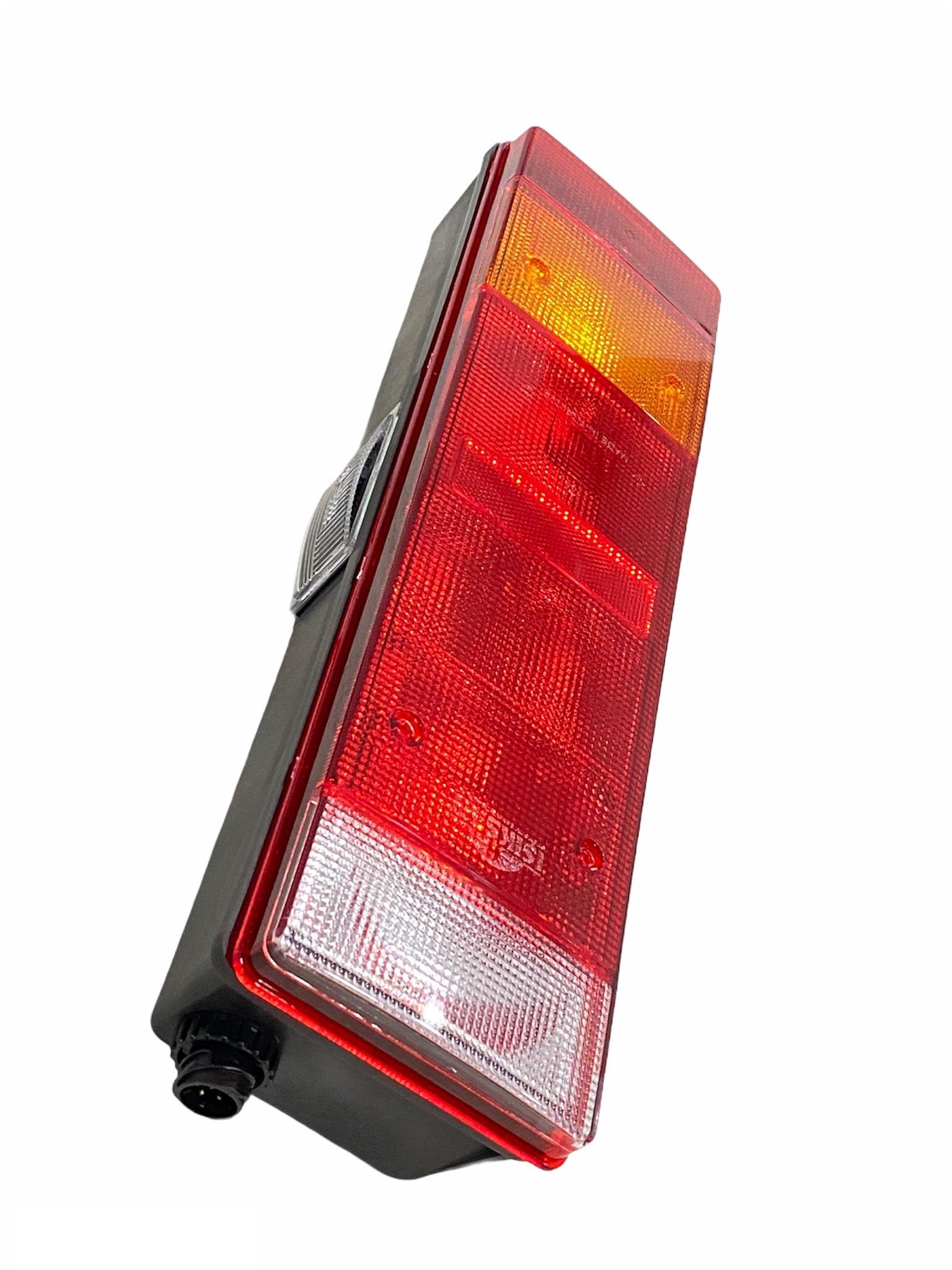 STOP LAMBASI 7-FONKSİYONLU (YANDAN SOKETLI) PLAKALI SOL