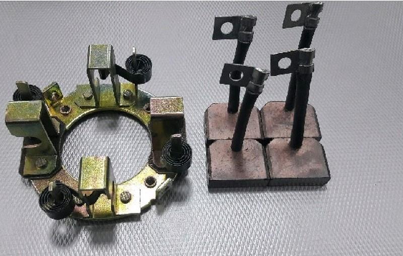 MARŞ KÖMÜR YUVASI NIKKO TİPİ 7.5 KW/11 KW  79 MM (İÇTEN SAPLAMA) (4 KÖMÜRLÜ) KOMATSU