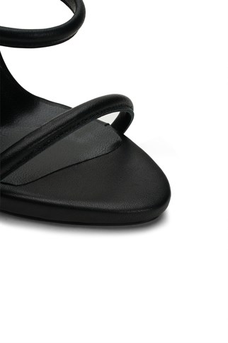 Jabotter Giovanna Üç Bantlı Siyah Deri Topuklu Ayakkabı