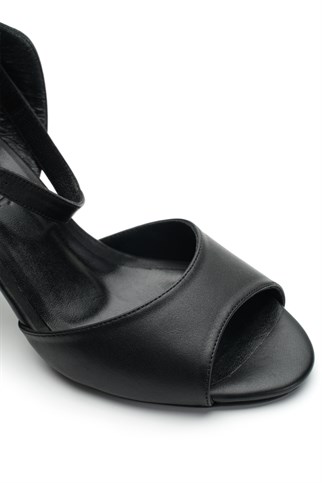 Jabotter Hely Siyah Deri 8 Cm Topuklu Sandalet