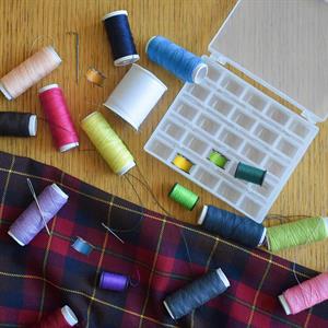 Ev Tipi Aile Dikiş Makinesi 25 li Şeffaf Masura Saklama Kutusu