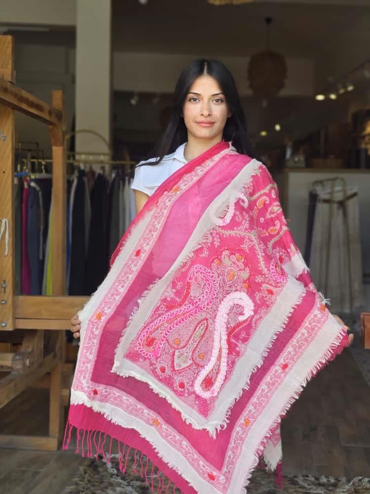 Fuşya Pembe Tonlu 3 Katlı Kaşmir Omuz Şalı  Bahtiyar İpek Omuz Şalı