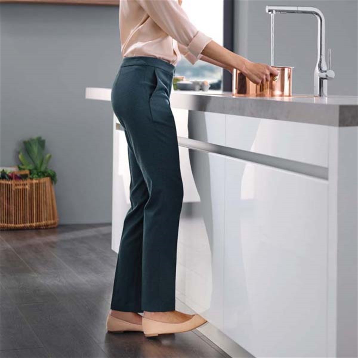 Grohe Essence Foot Control Elektronik Tek Kumandalı Eviye Bataryası