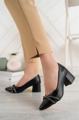 Aymood Kadın Taşlı Siyah CiltTopuklu Pu Deri Kadın Ayakkapı Şık Rahat Kullanıma Uygundur 5 cm Topuk