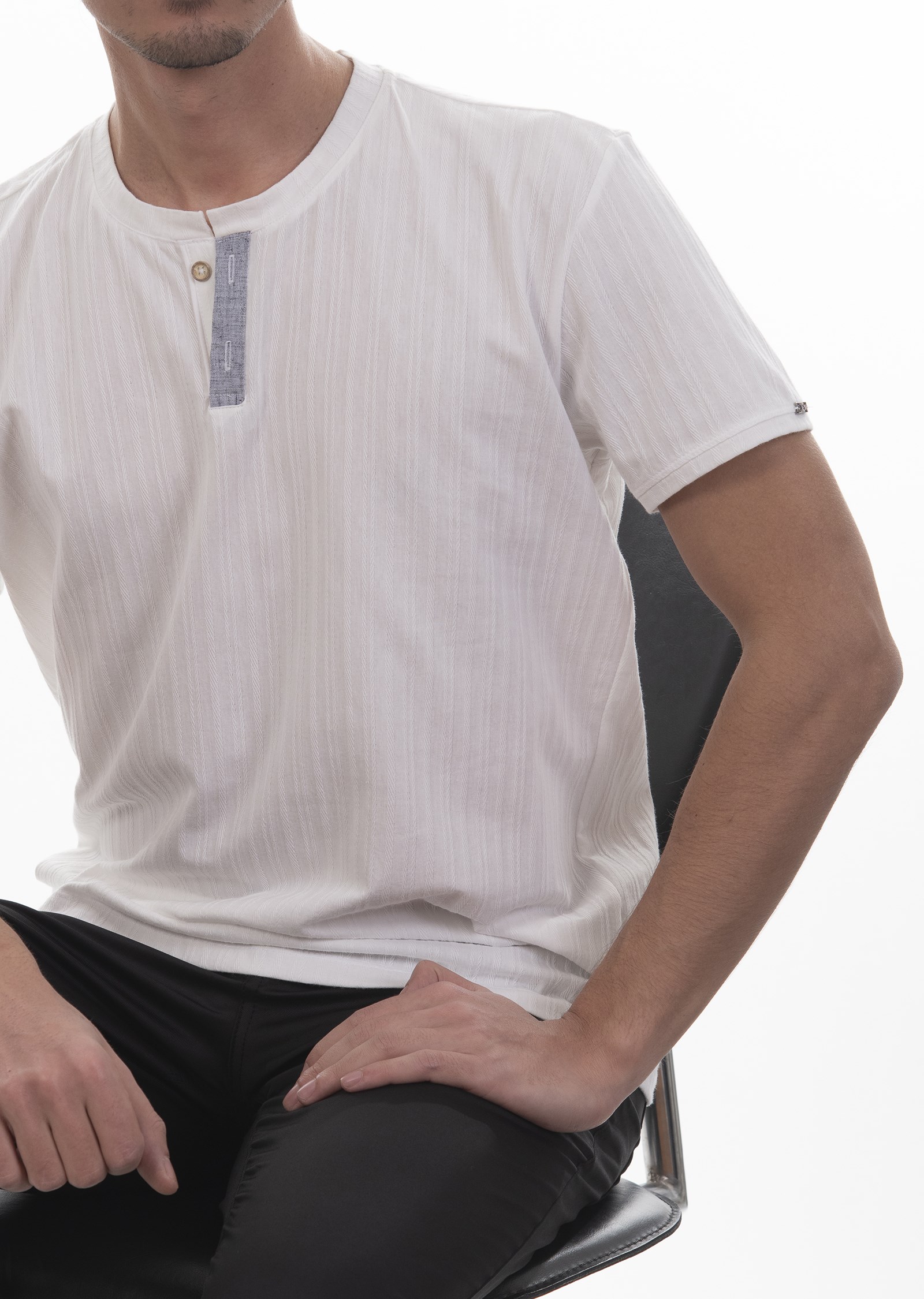 Düğmeli Yaka Basic T-Shirt