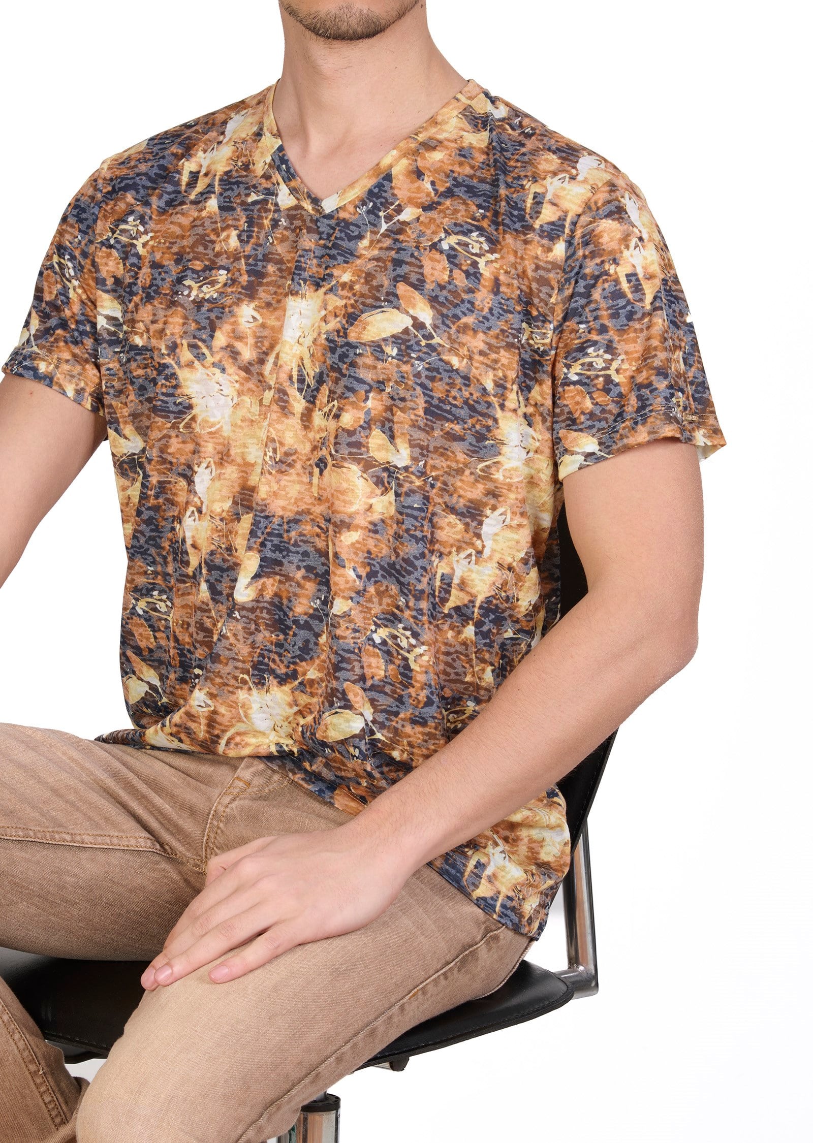 Kahve V-Yaka Devore Baskılı T-shirt