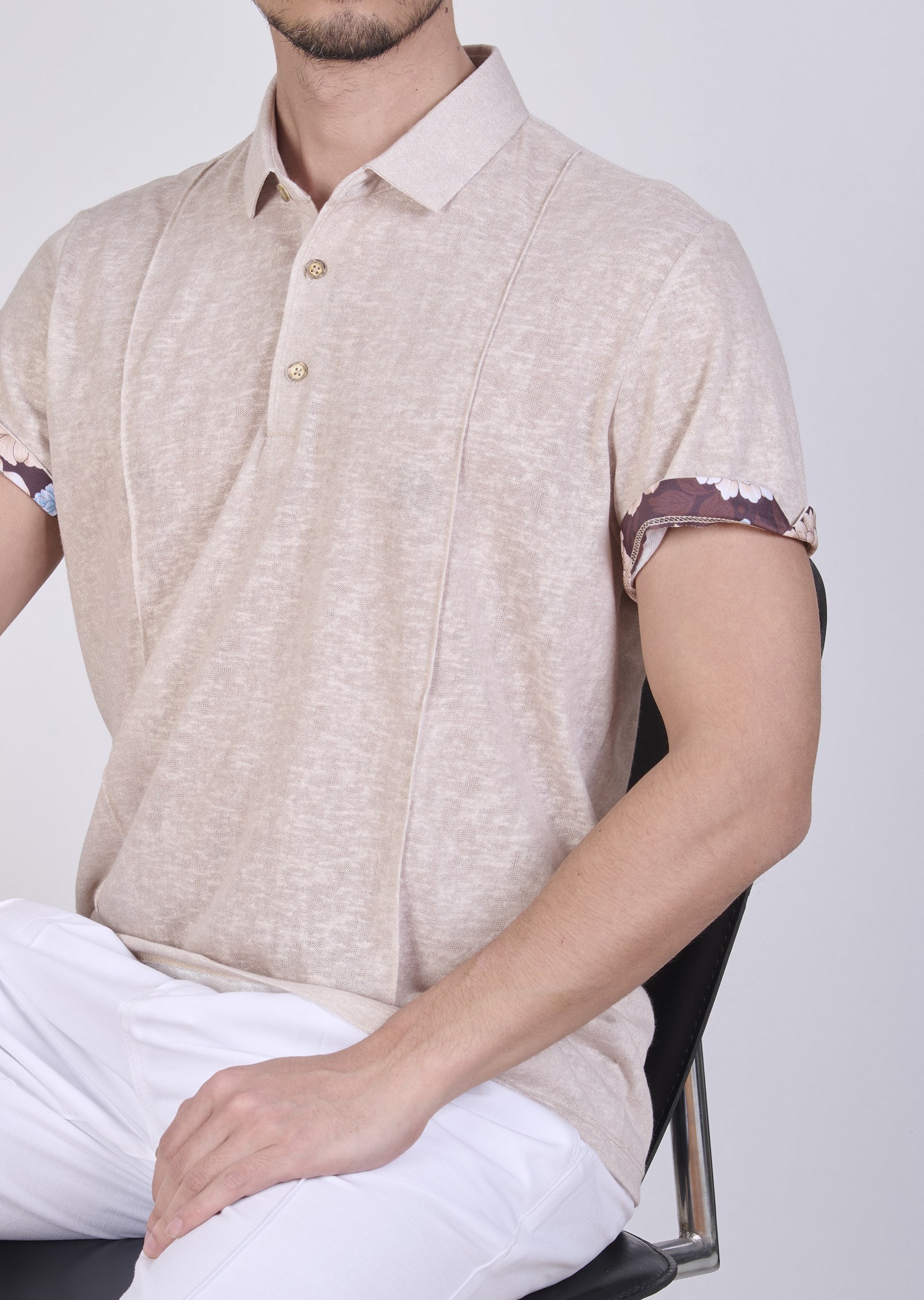 Mondo Kol Desen Detaylı Krem Polo Yaka T-Shirt