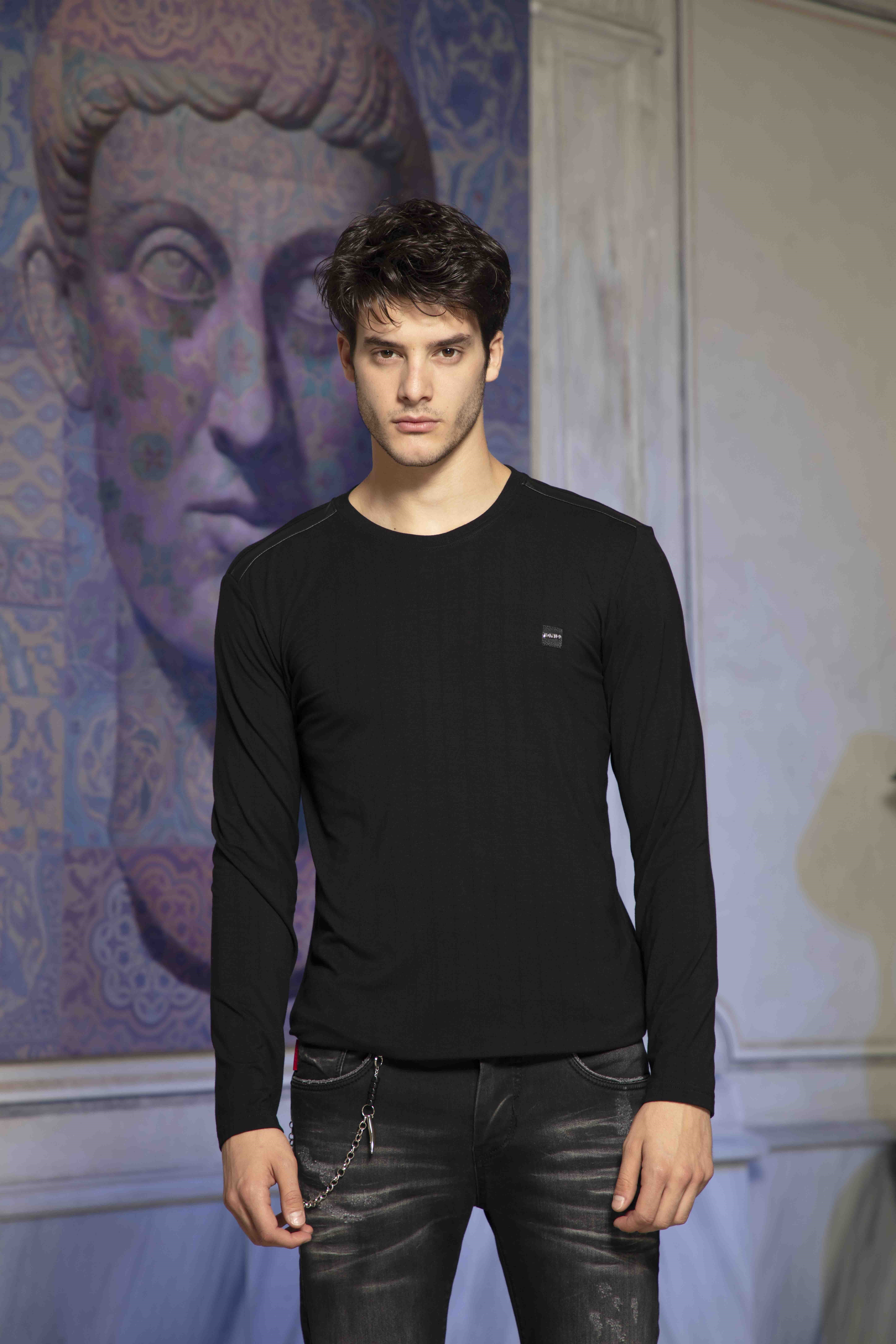 Omuzları Aplikeli Çizgili Bisiklet Yaka Siyah Sweatshirt