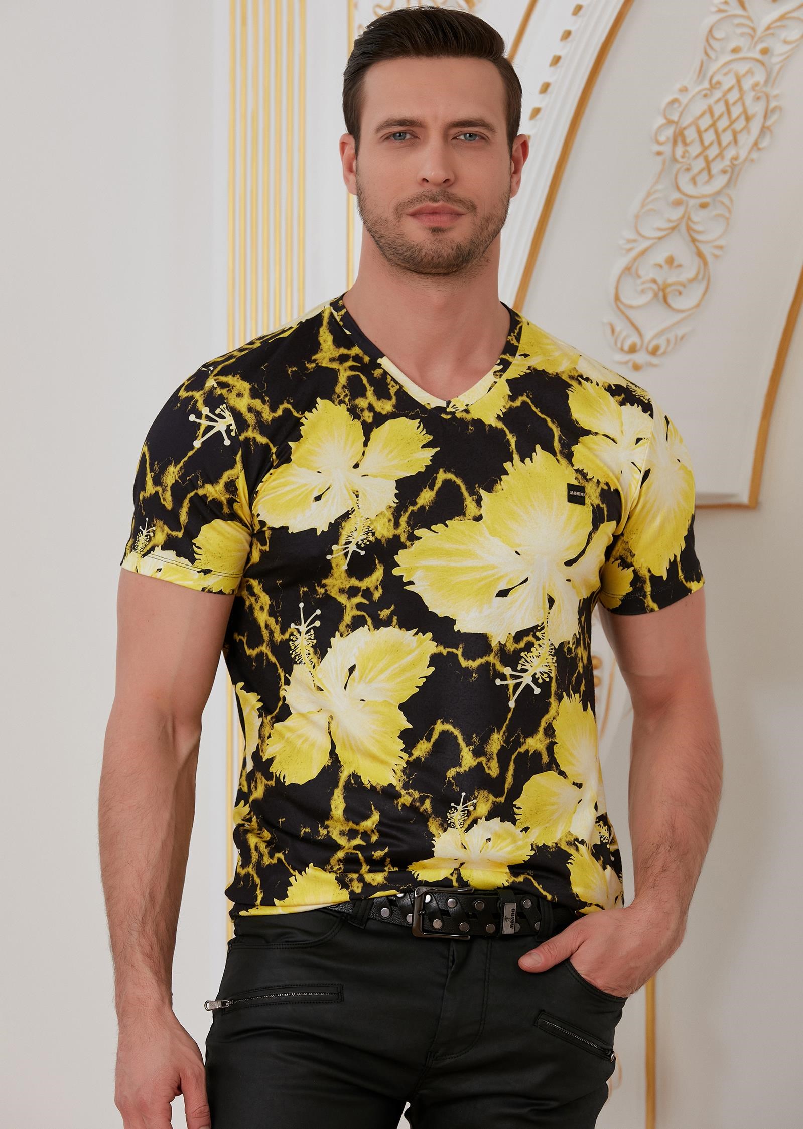 Sarı Çiçek Desenli V Yaka T-Shirt