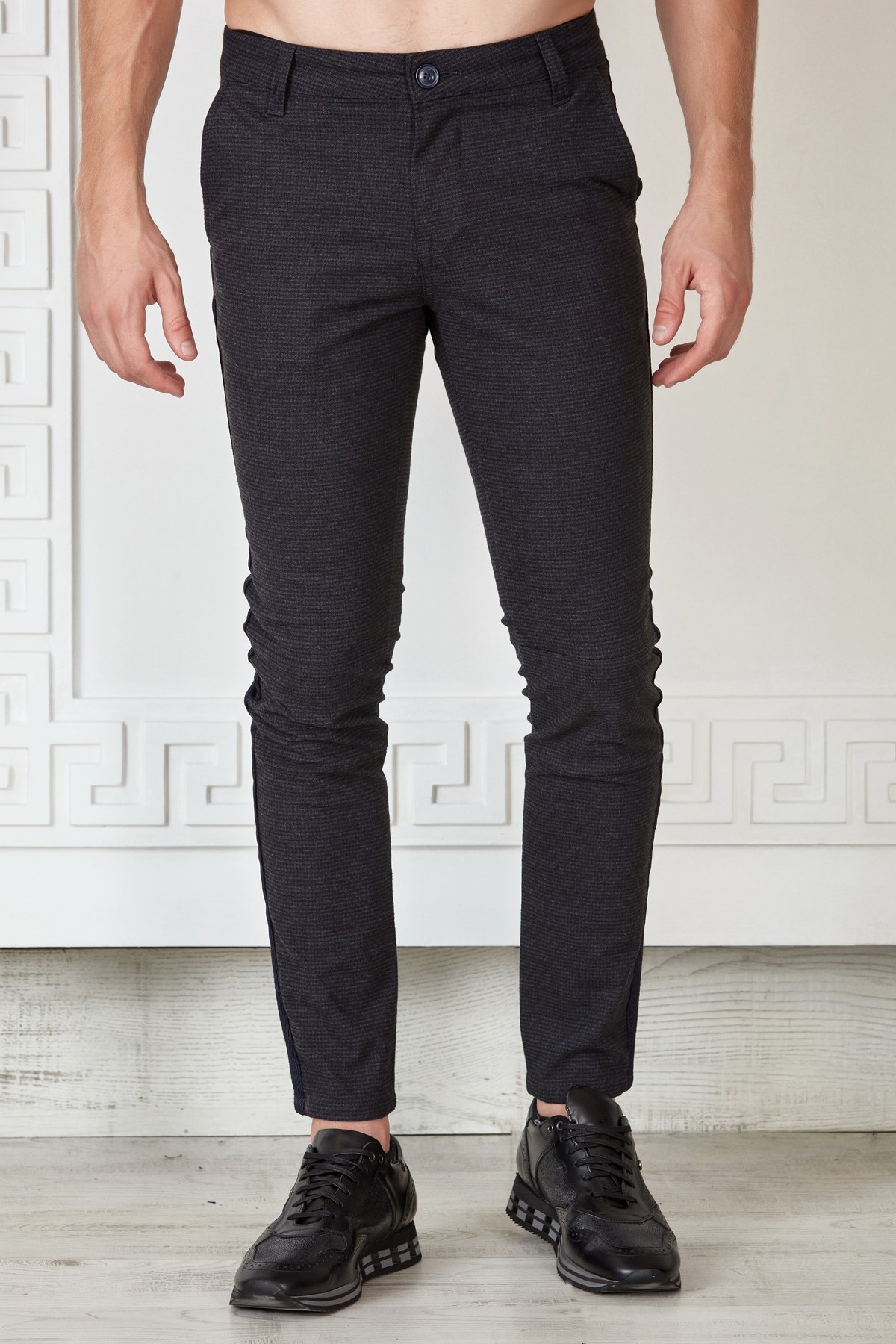 Siyah Desenli Yanı Şeritli Skinny Fit Pantolon