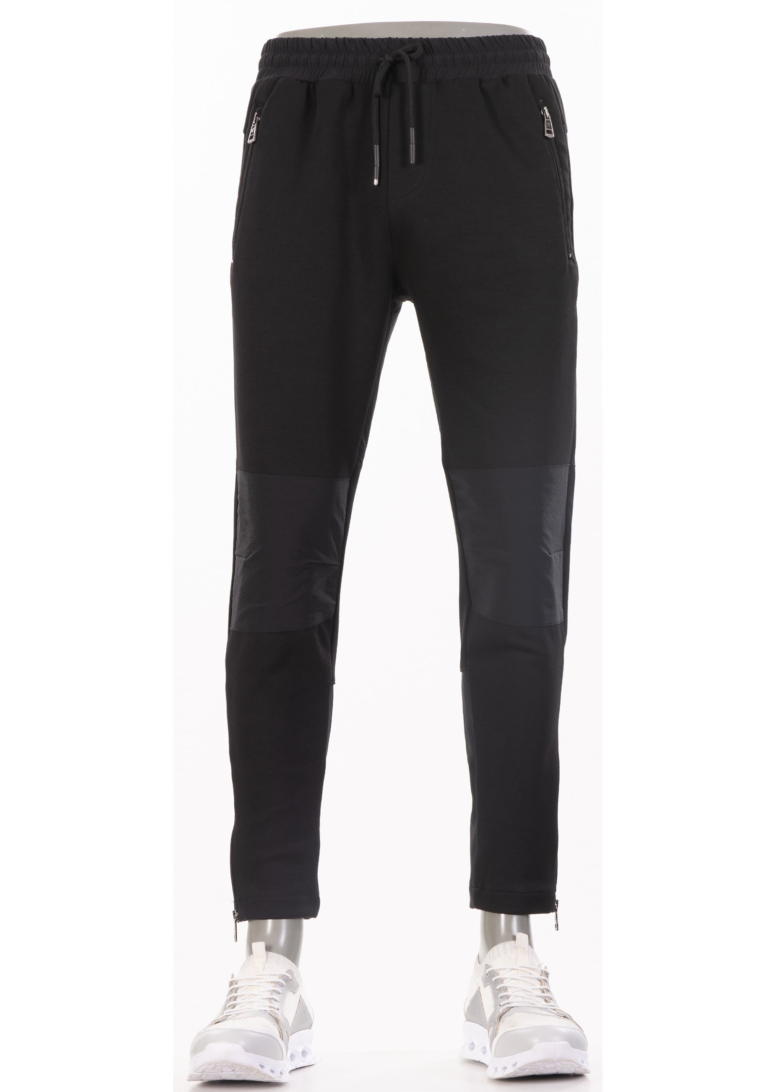 Siyah Paçası ve Cebi Fermuarlı Teknik Kumaşlı Jogger Pantolon