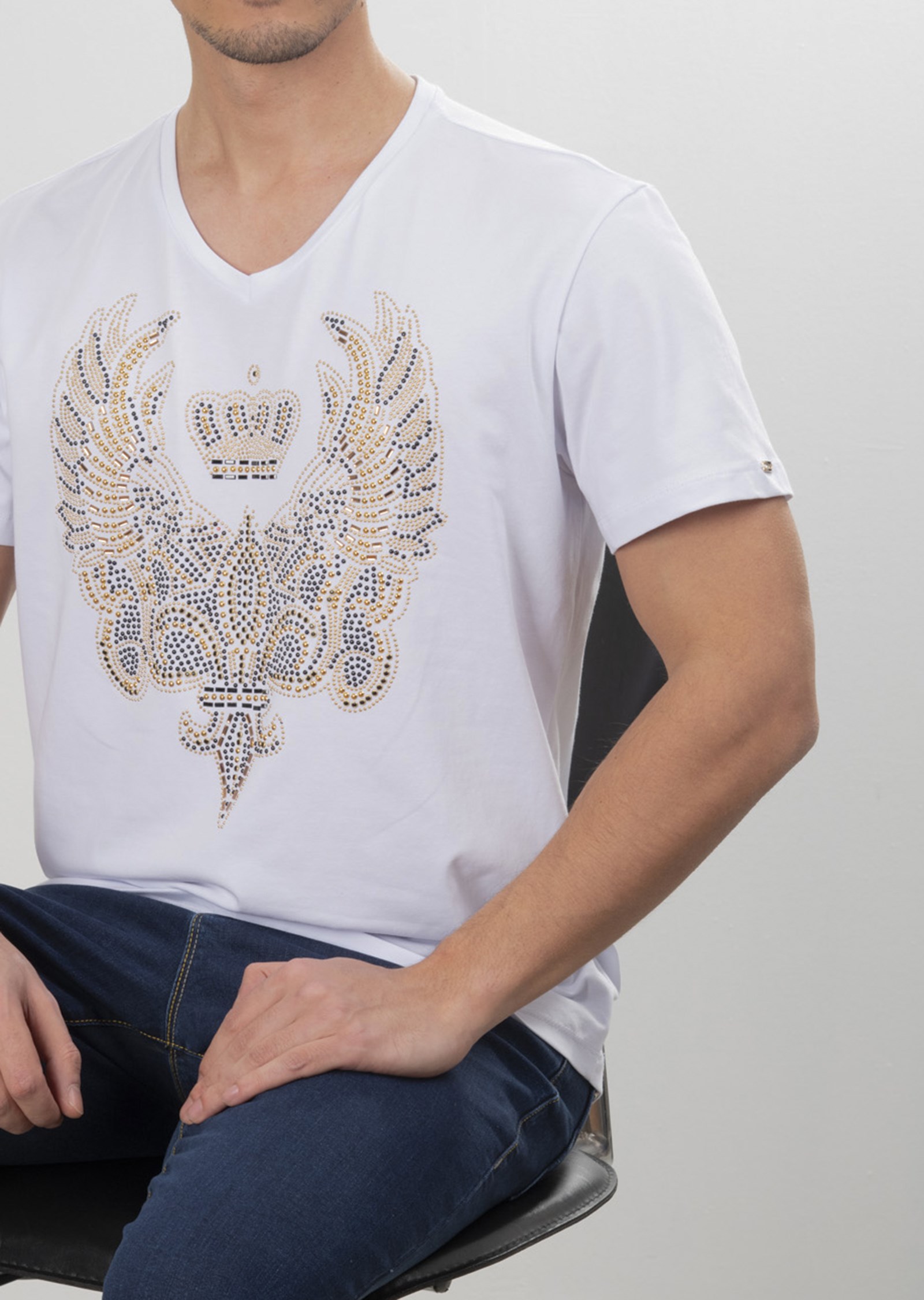 Taşlı V Yaka T-Shirt