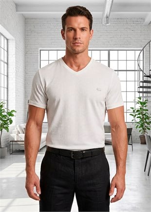 Kırık Beyaz V-Yaka Örme Kumaş T-shirt