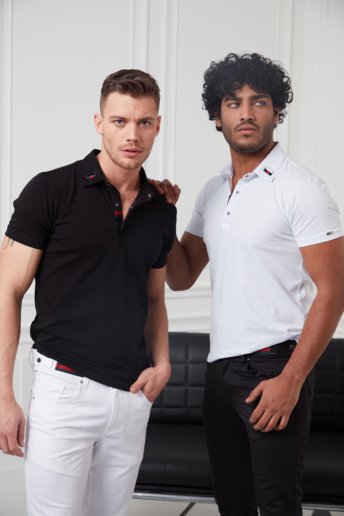 Aksesuarlı Polo Yaka Siyah T-Shirt · 2