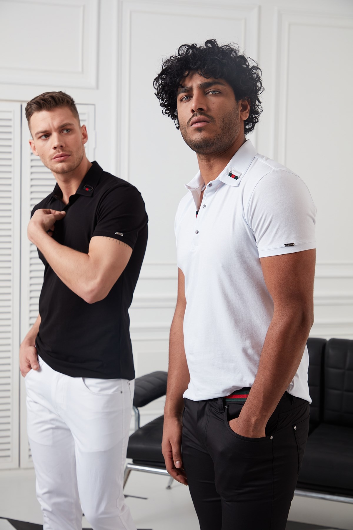 Aksesuarlı Polo Yaka Siyah T-Shirt · 3