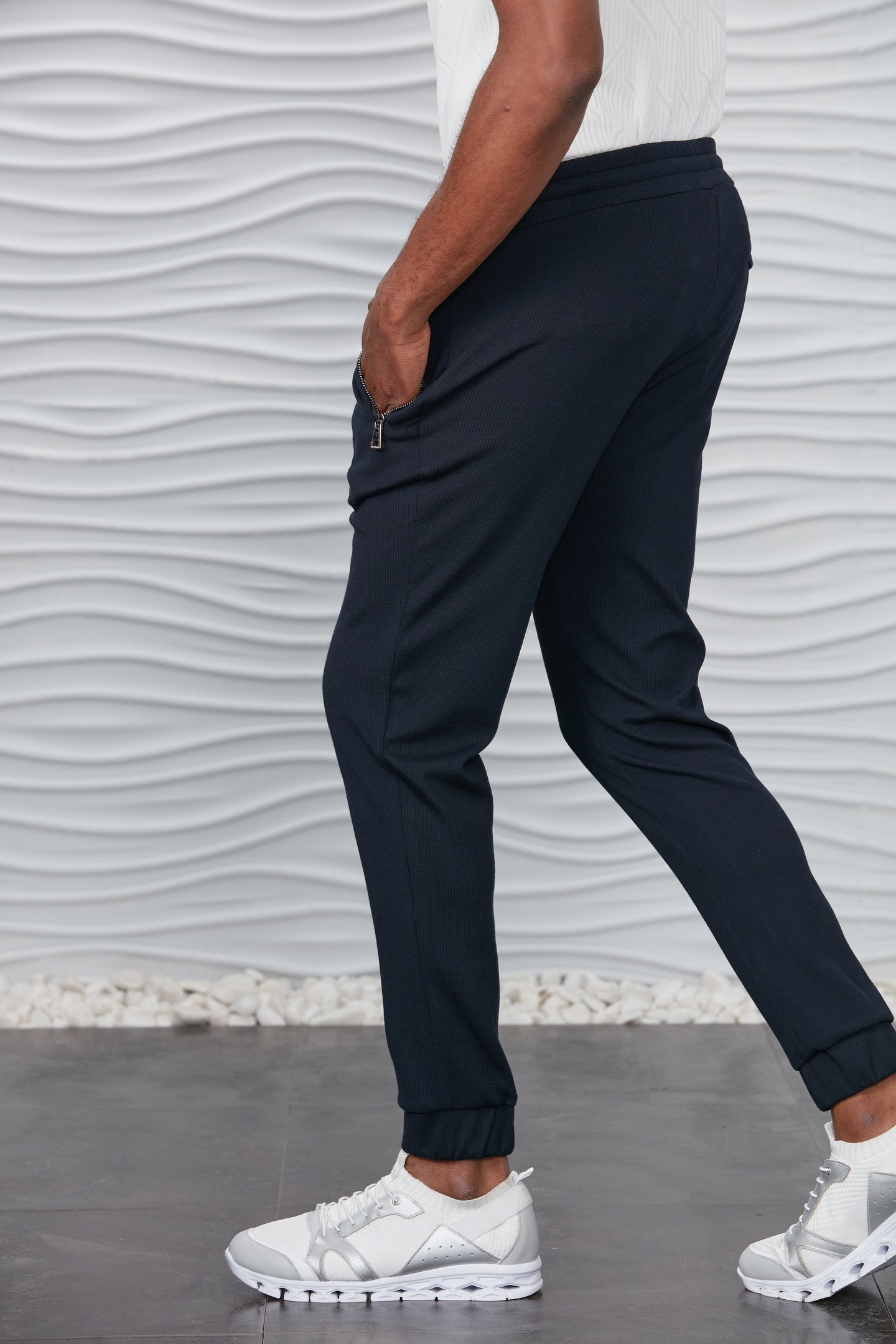 Lacivert Fitilli Cebi Fermuarlı Jogger Pantolon · 4