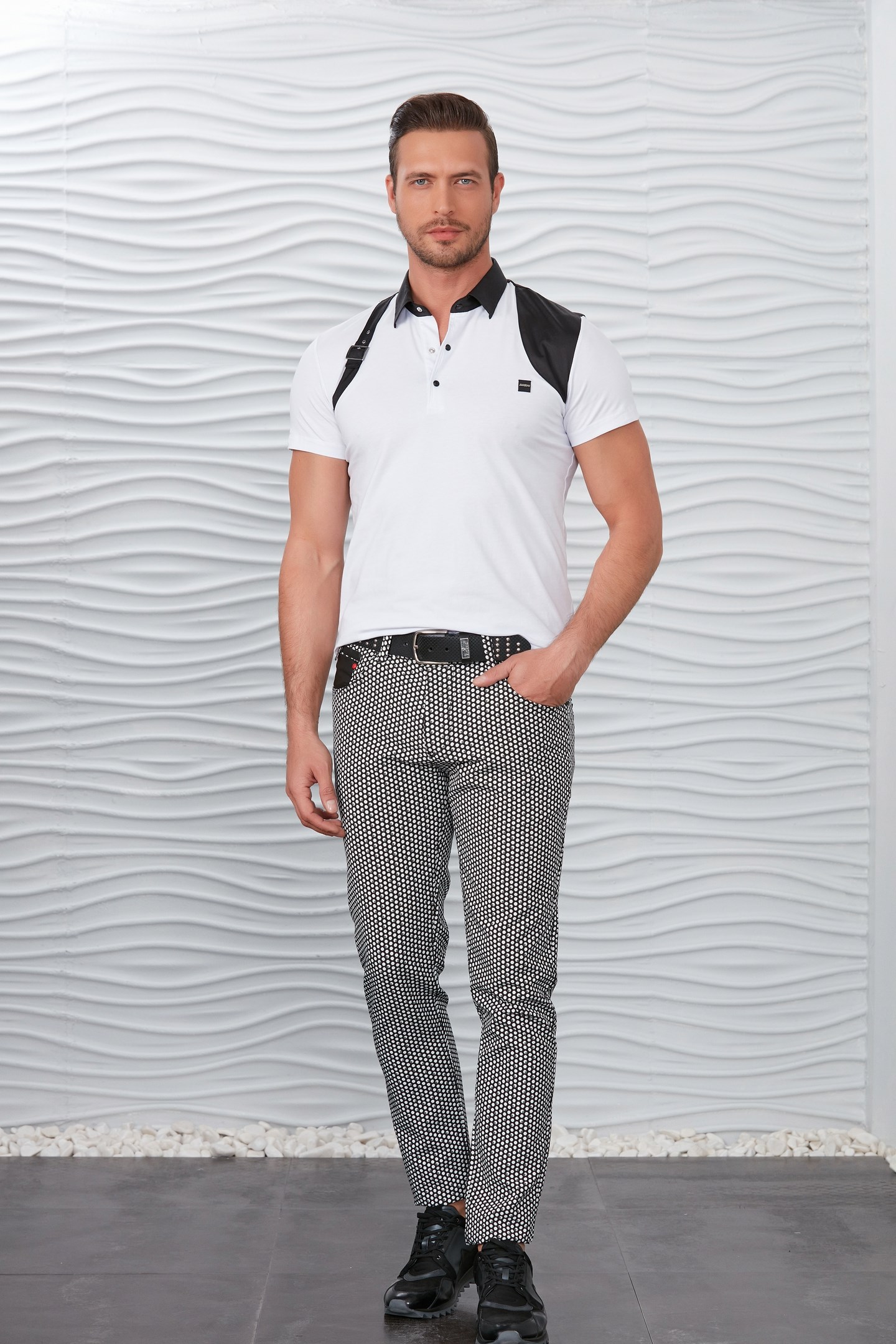 Siyah Kemer Aksesuarlı Polo Yaka T-Shirt · 7