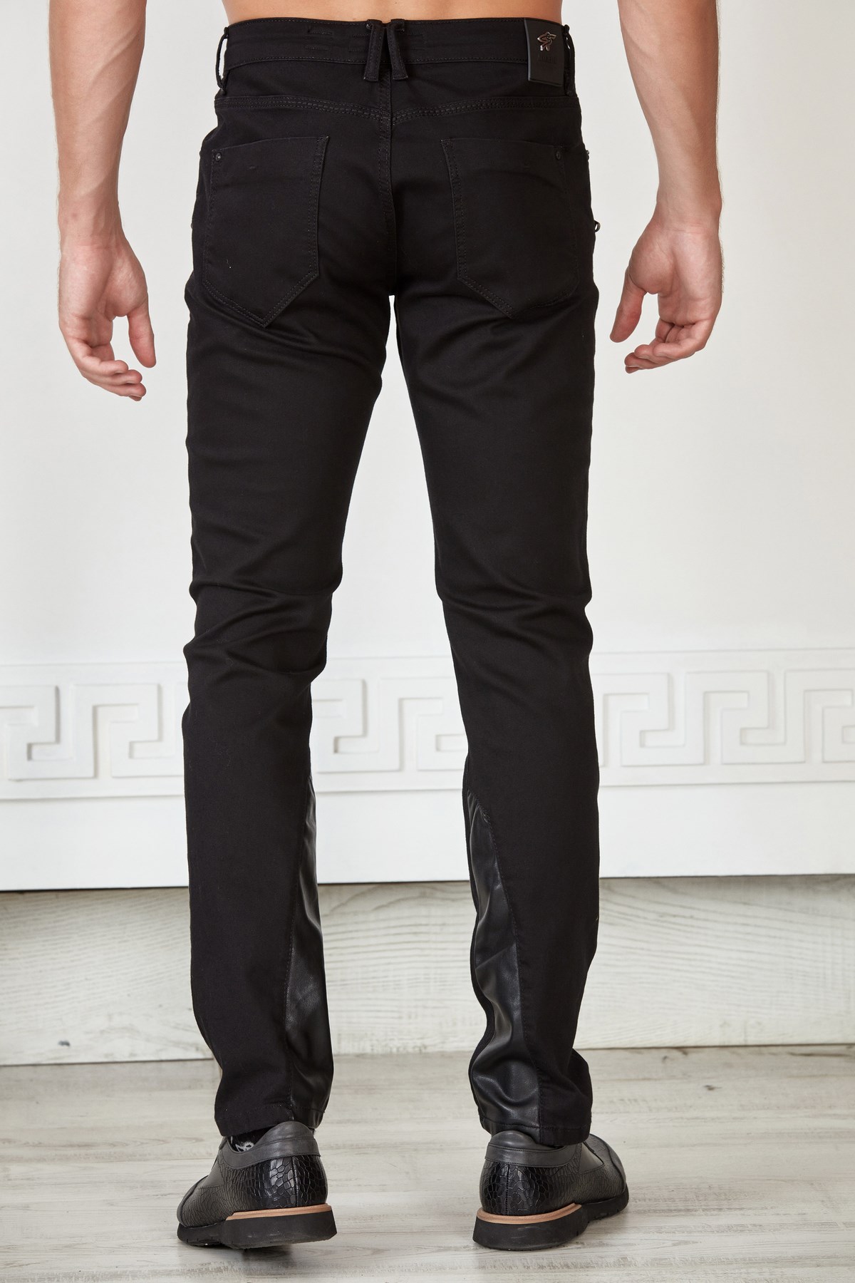 Siyah  Paçası Deri Garnili Fermuarlı Slim Fit Pantolon · 4