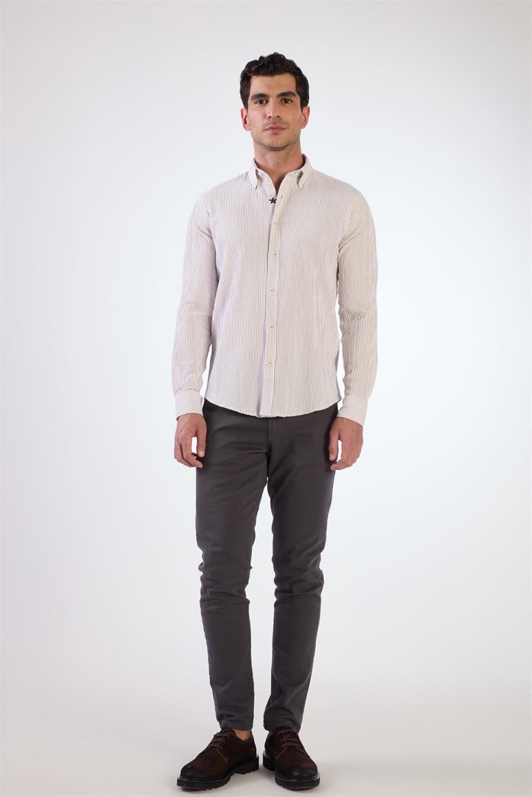 Bej Erkek Slim Fit Gofre Desenli Düğmeli Yaka Uzun Kol Gömlek 